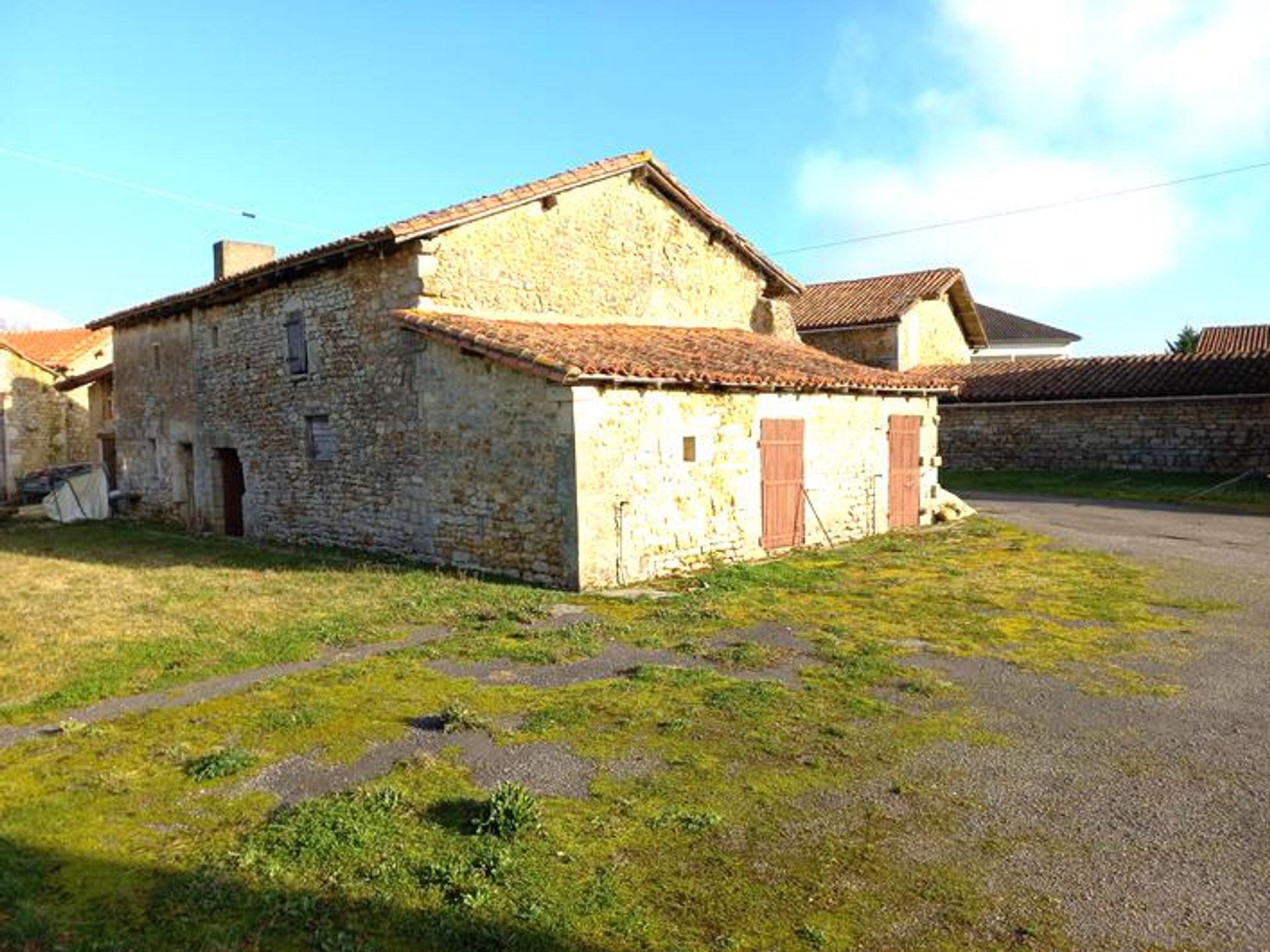 Huis in Nanteuil-en-Vallée, Nouvelle-Aquitaine 10120627