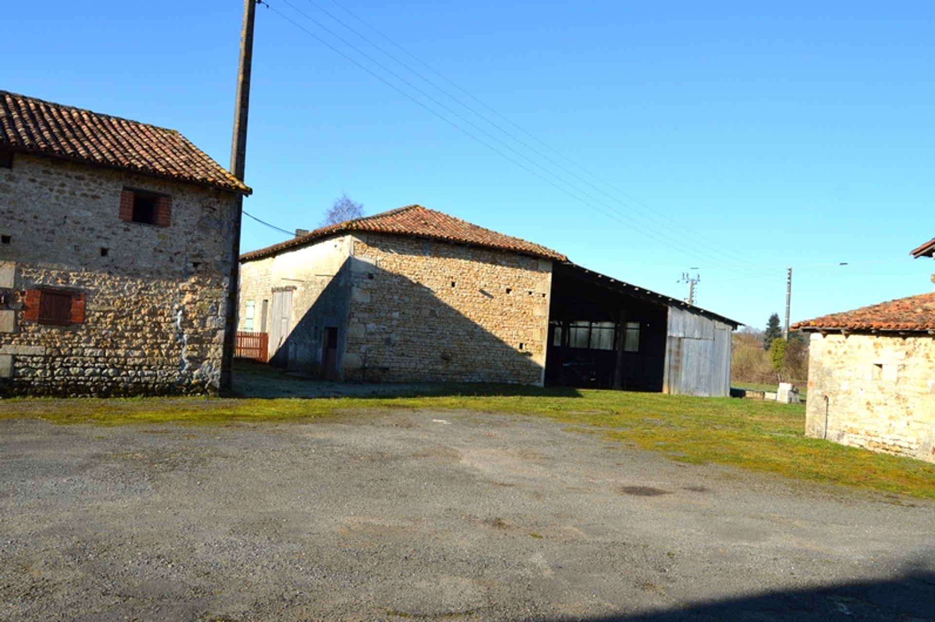 Huis in Nanteuil-en-Vallée, Nouvelle-Aquitaine 10120627