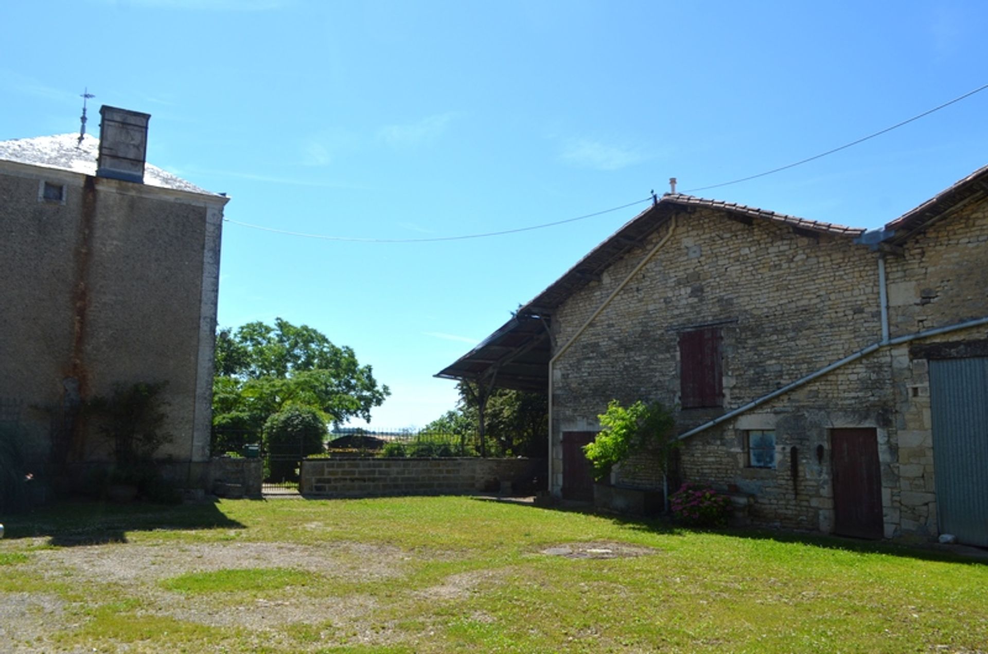 房子 在 Courcôme, Nouvelle-Aquitaine 10120641