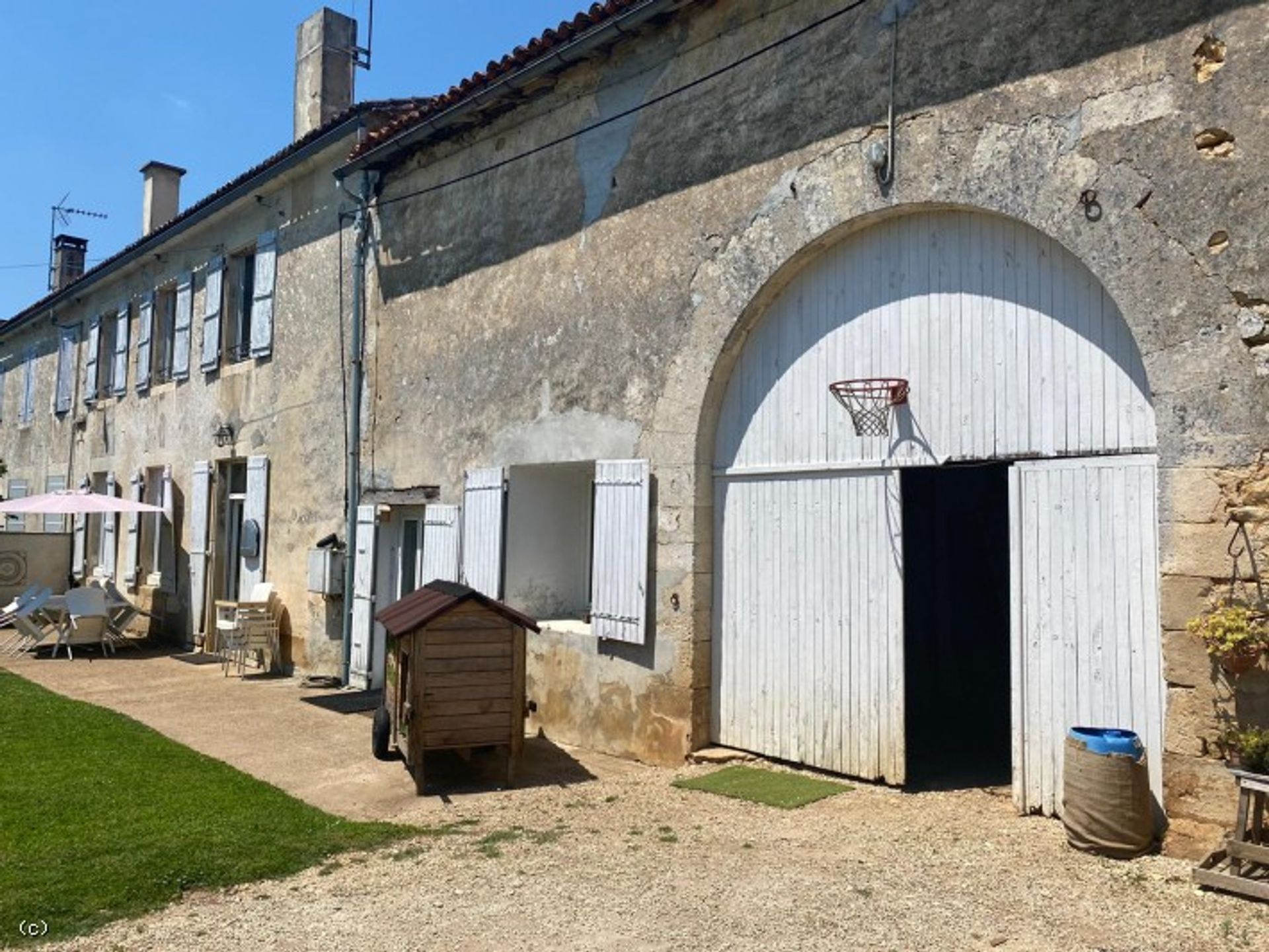 casa no Ruffec, Nouvelle-Aquitaine 10120688