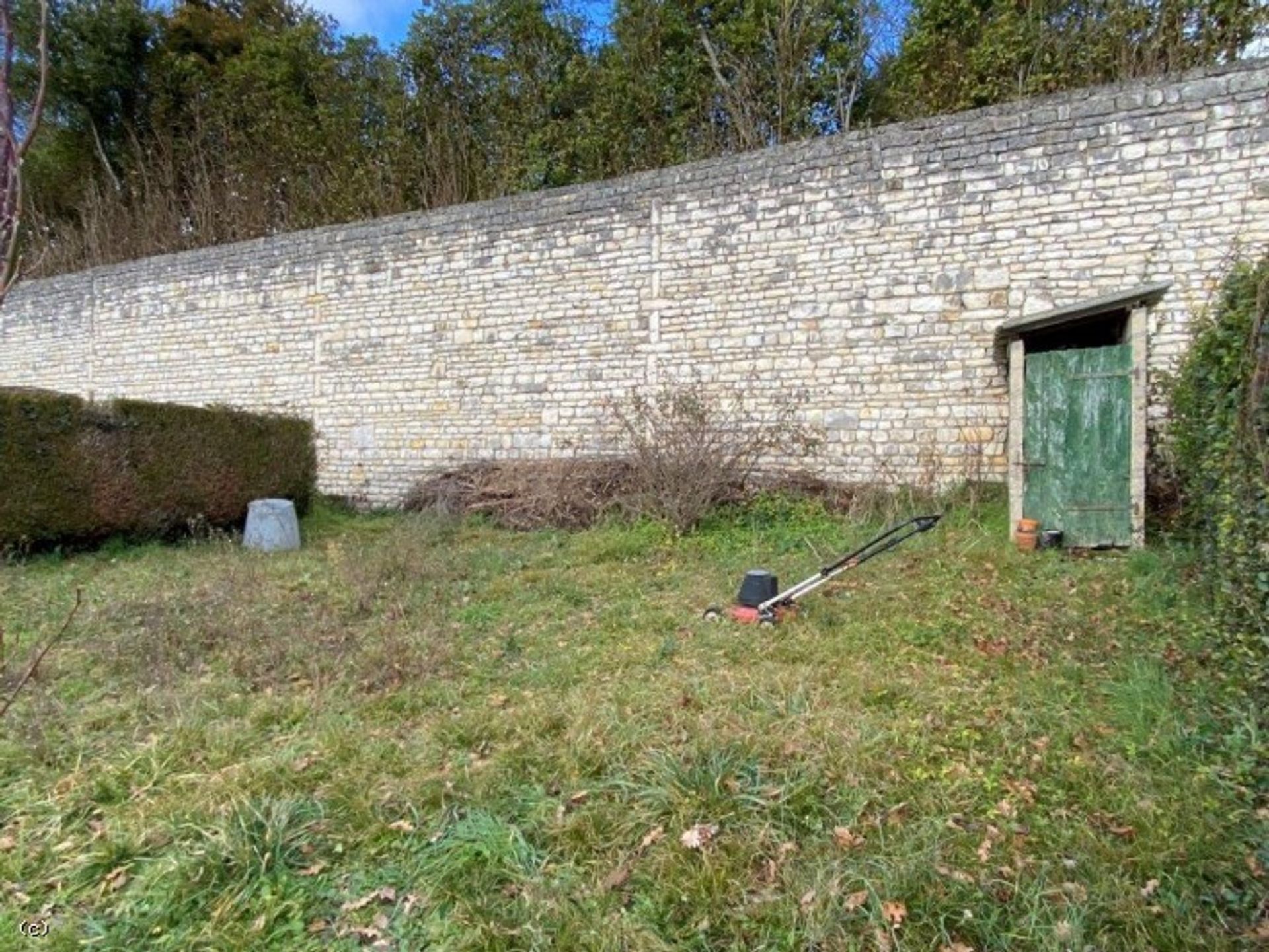 मकान में Verteuil-sur-Charente, Nouvelle-Aquitaine 10120693