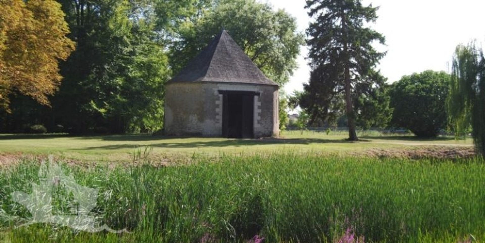 Інший в Tours, Centre-Val de Loire 10120736