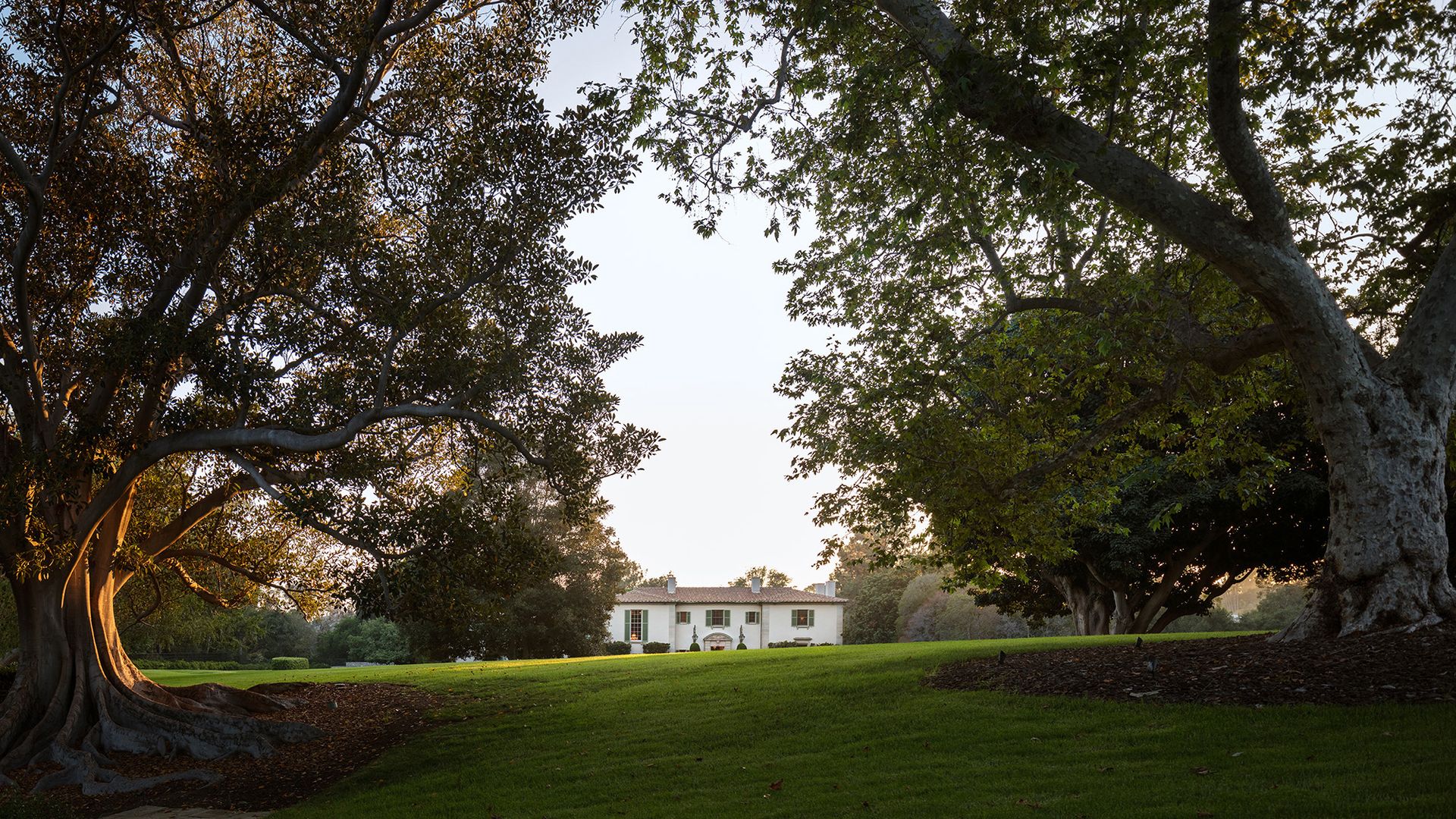 House in Los Angeles, 141 South Carolwood Drive 10120905