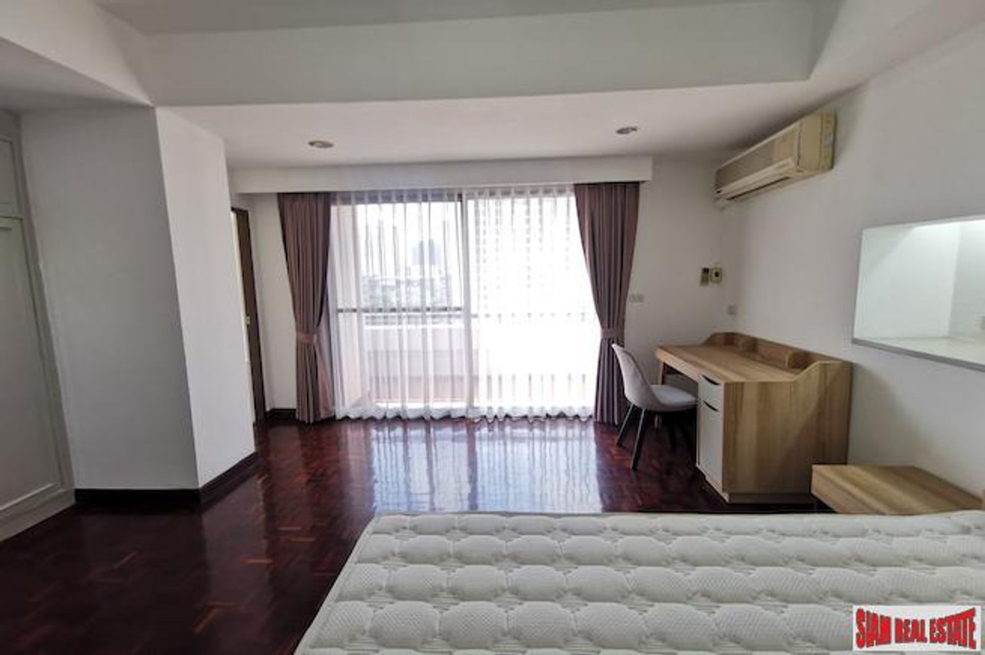 Condominium in Watthana, Krung Thep Maha Nakhon 10121287