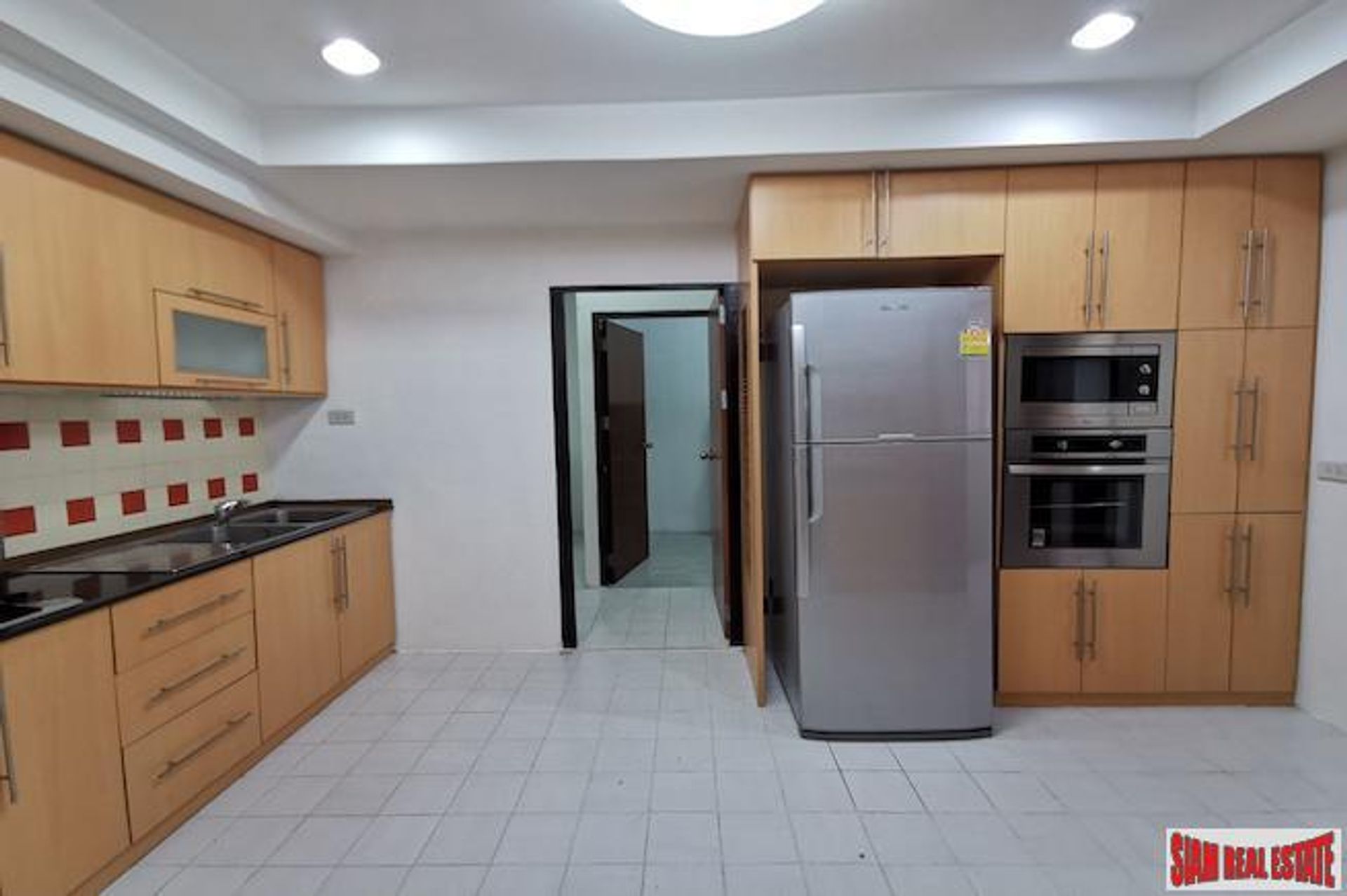 Condominium in Watthana, Krung Thep Maha Nakhon 10121289