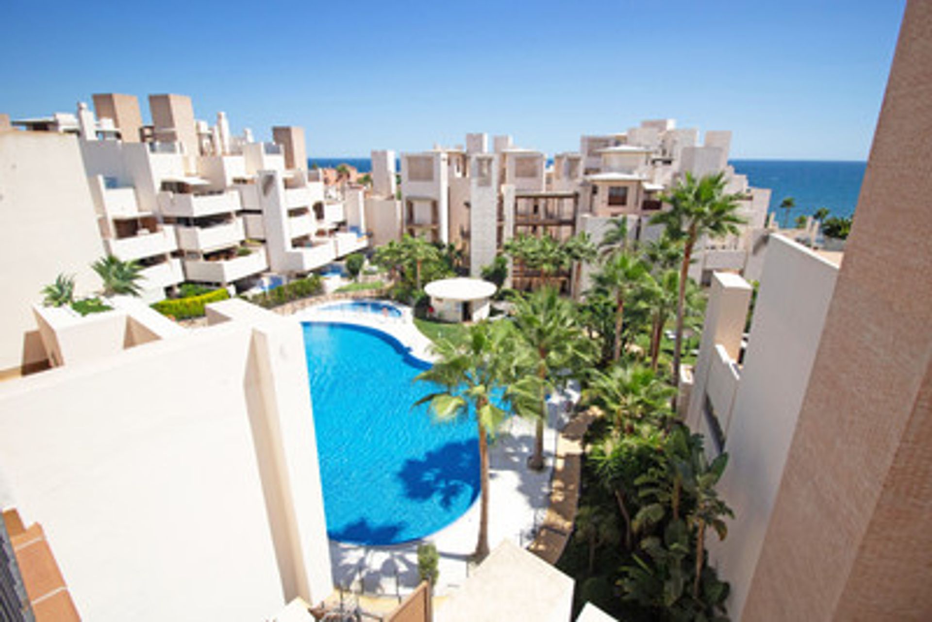 Condominium in Estepona, Andalusia 10121613