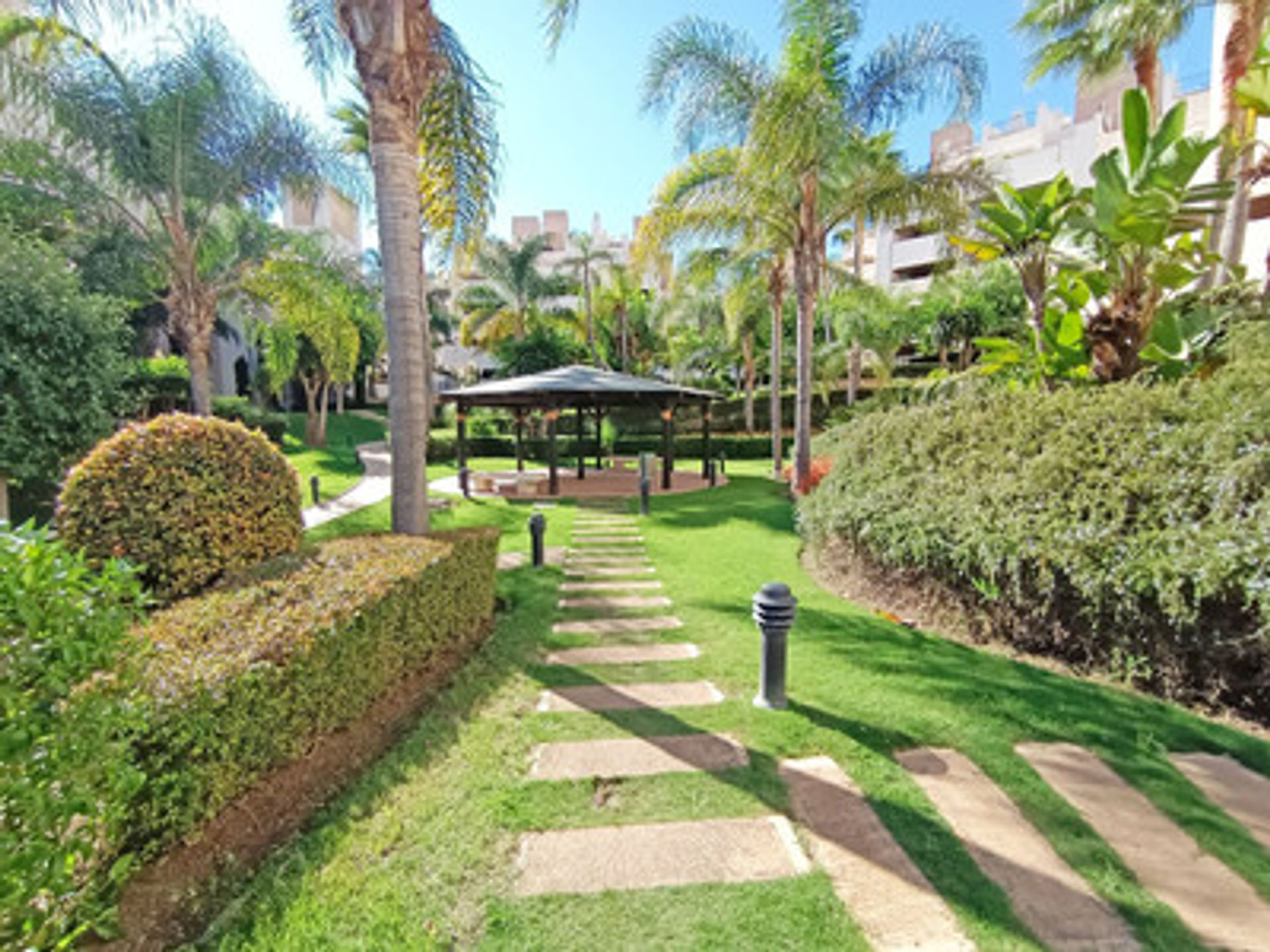 Condominium in Estepona, Andalusia 10121613