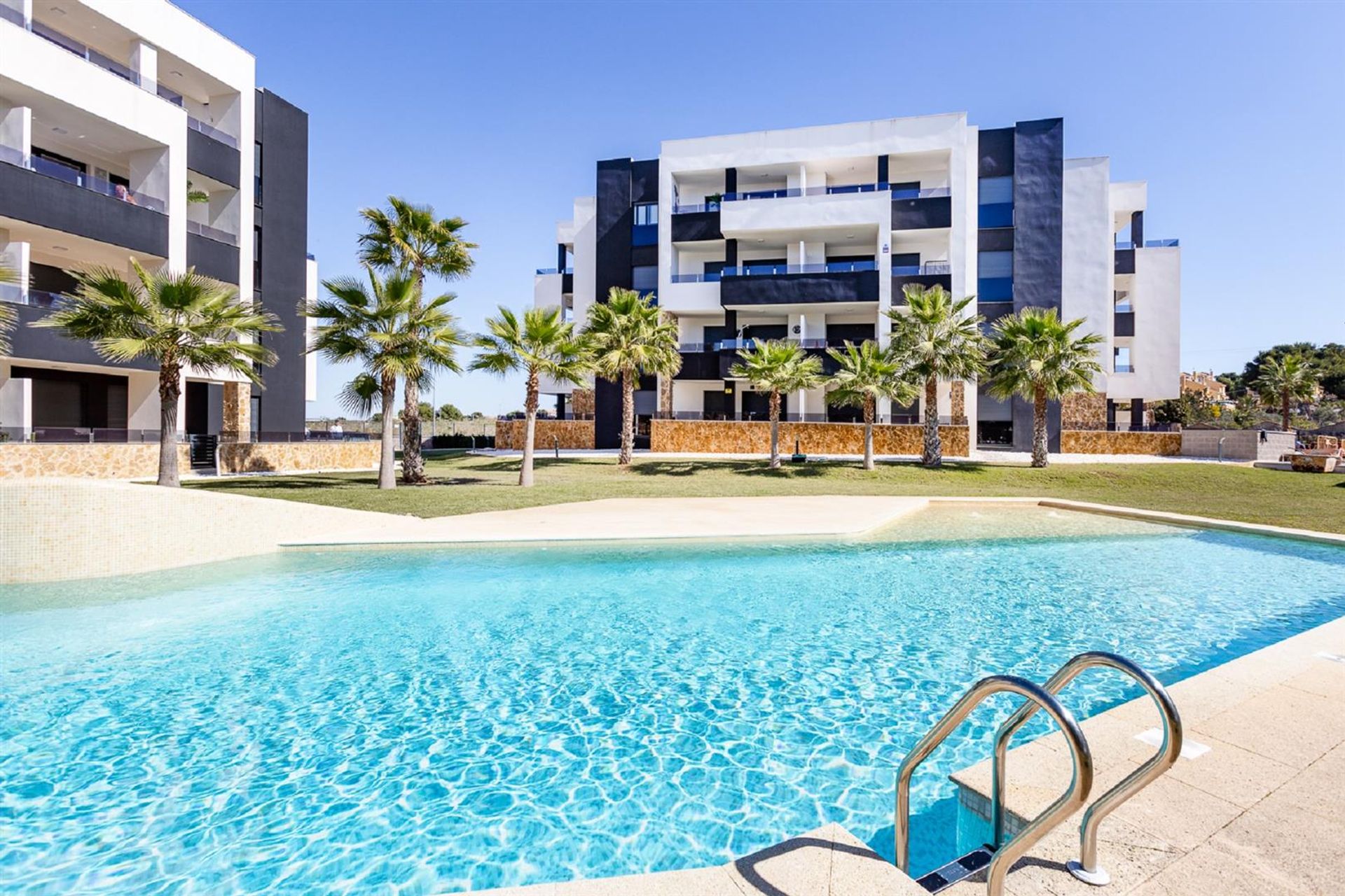 Condominium in Torrevieja, Comunidad Valenciana 10121634