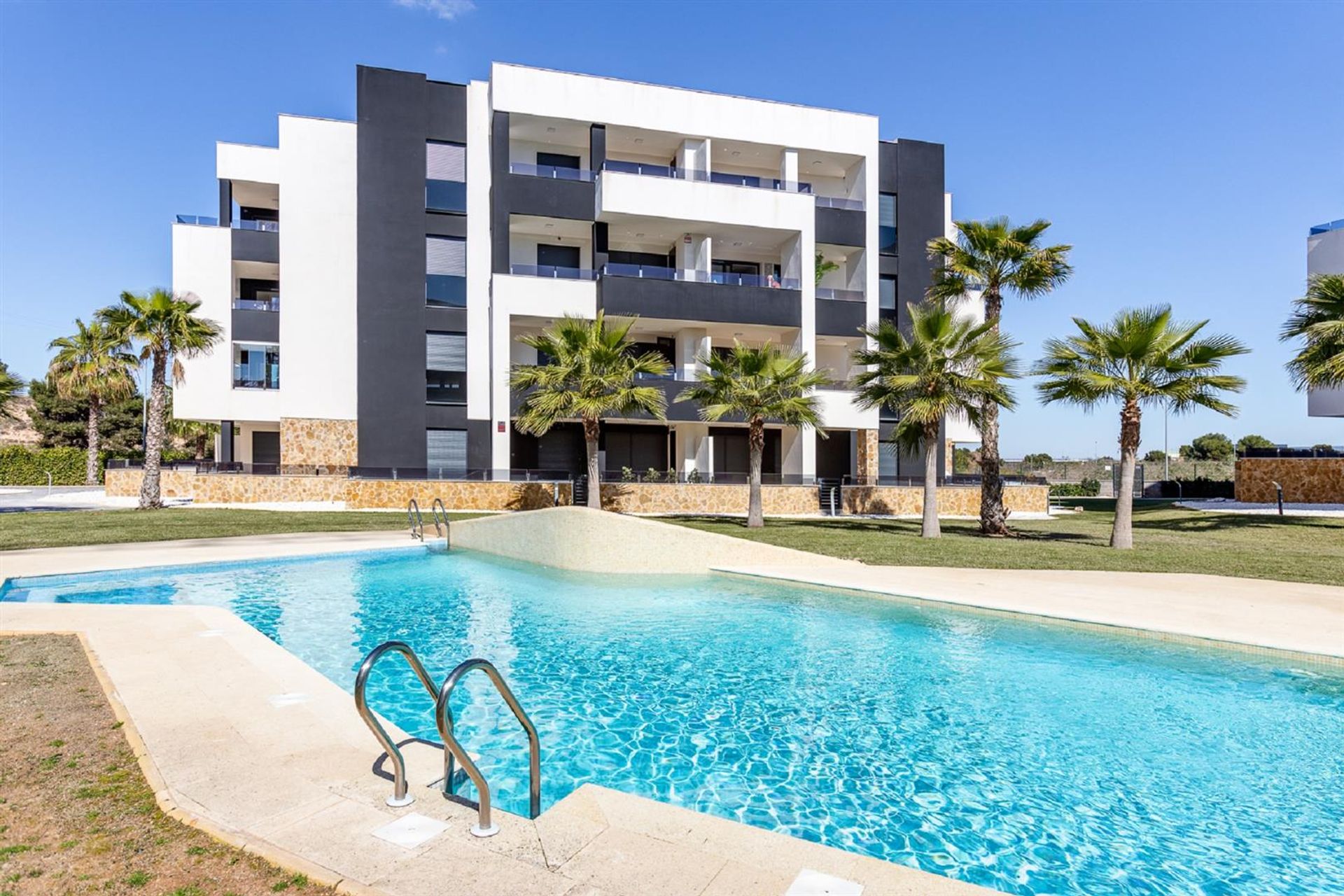 Condominium in Torrevieja, Comunidad Valenciana 10121634