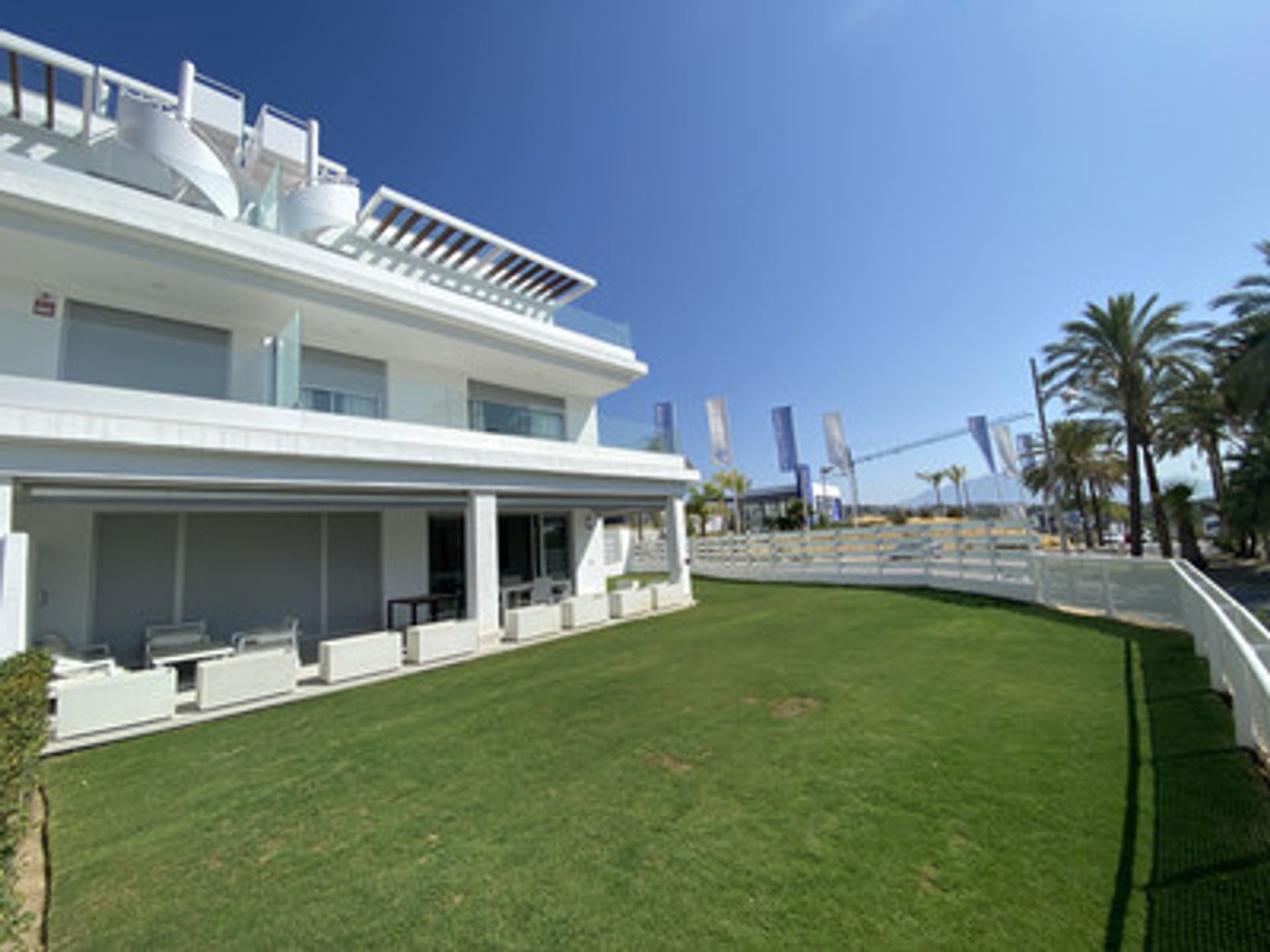 Condominium in Benahavis, Andalusië 10122399