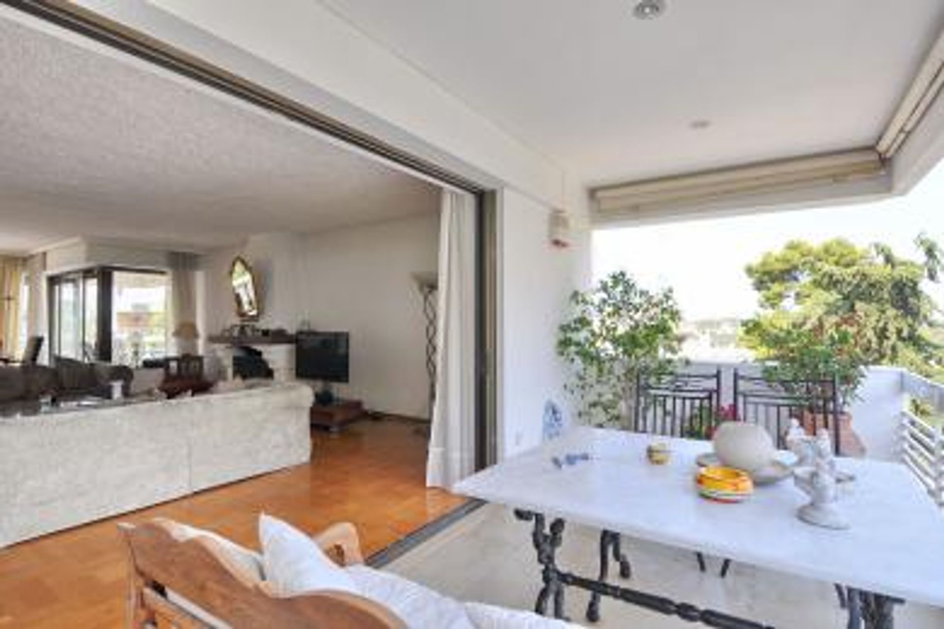 Condominium in Vouliagmeni,  10122739