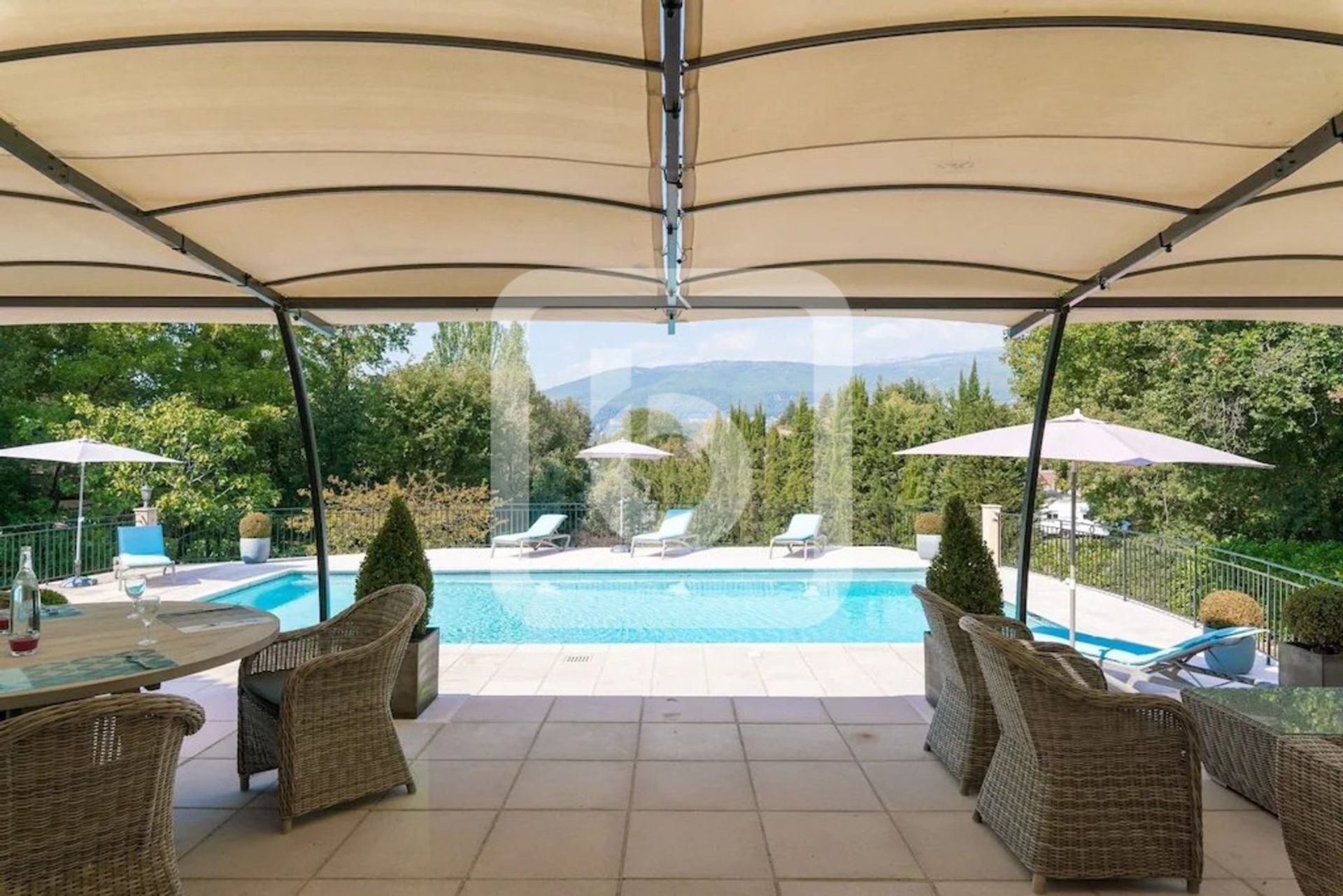 Hus i Châteauneuf, Provence-Alpes-Côte d'Azur 10123287