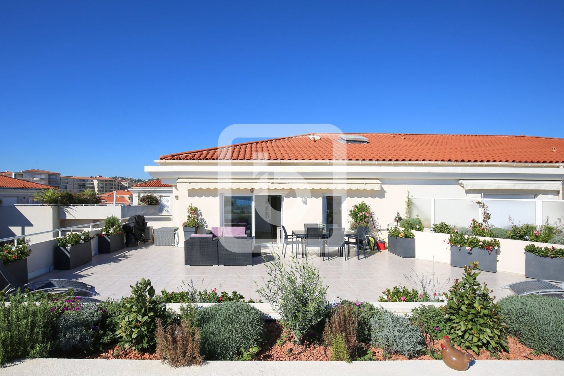 Condominium dans Juan les Pins, Provence-Alpes-Côte d'Azur 10123302