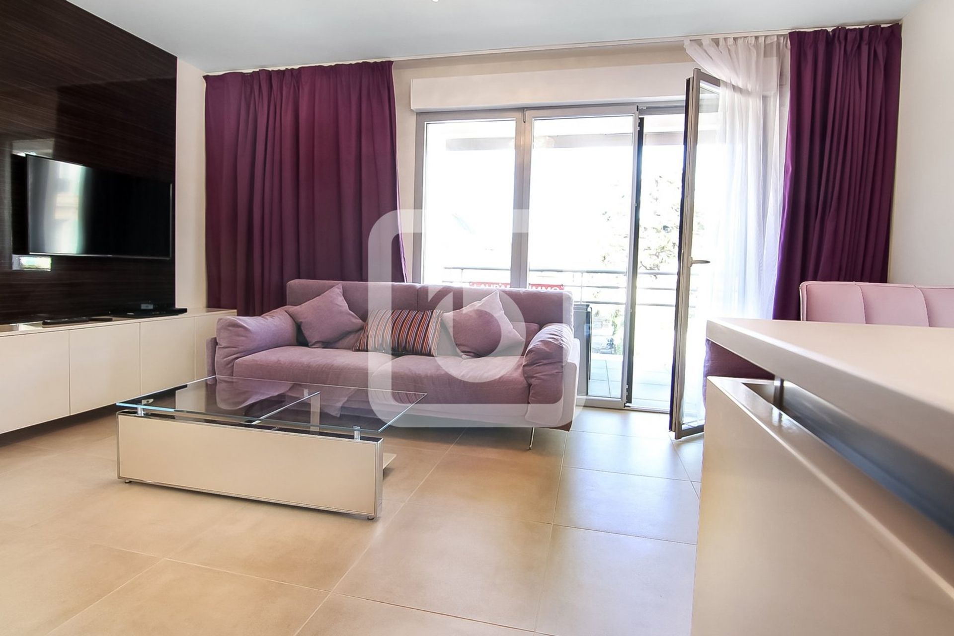 Condominium in Nice, Provence-Alpes-Côte d'Azur 10123330