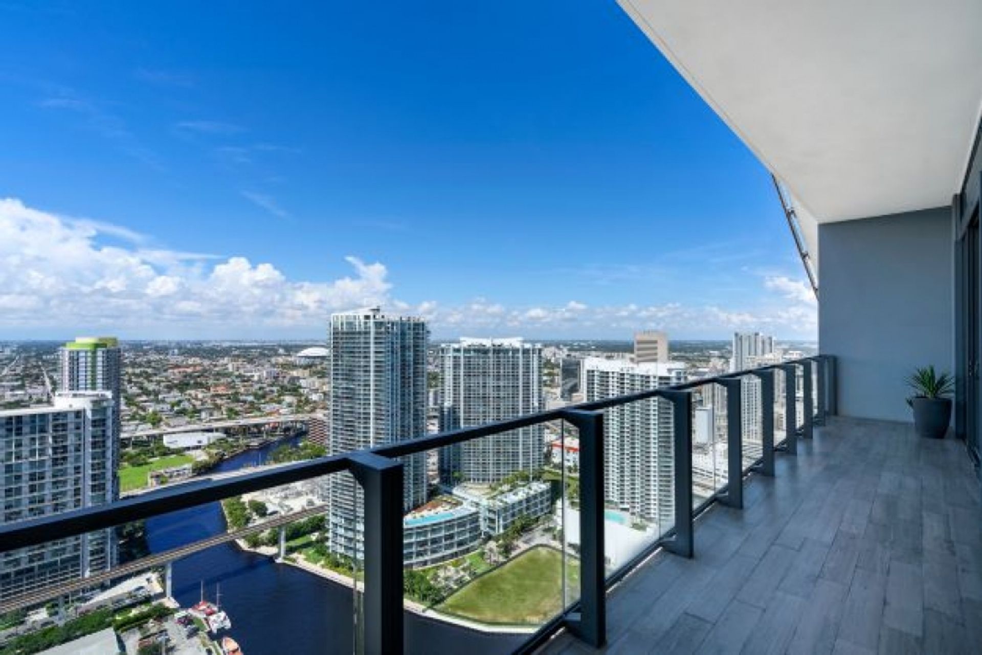 Condominium in Miami, Florida 10124853