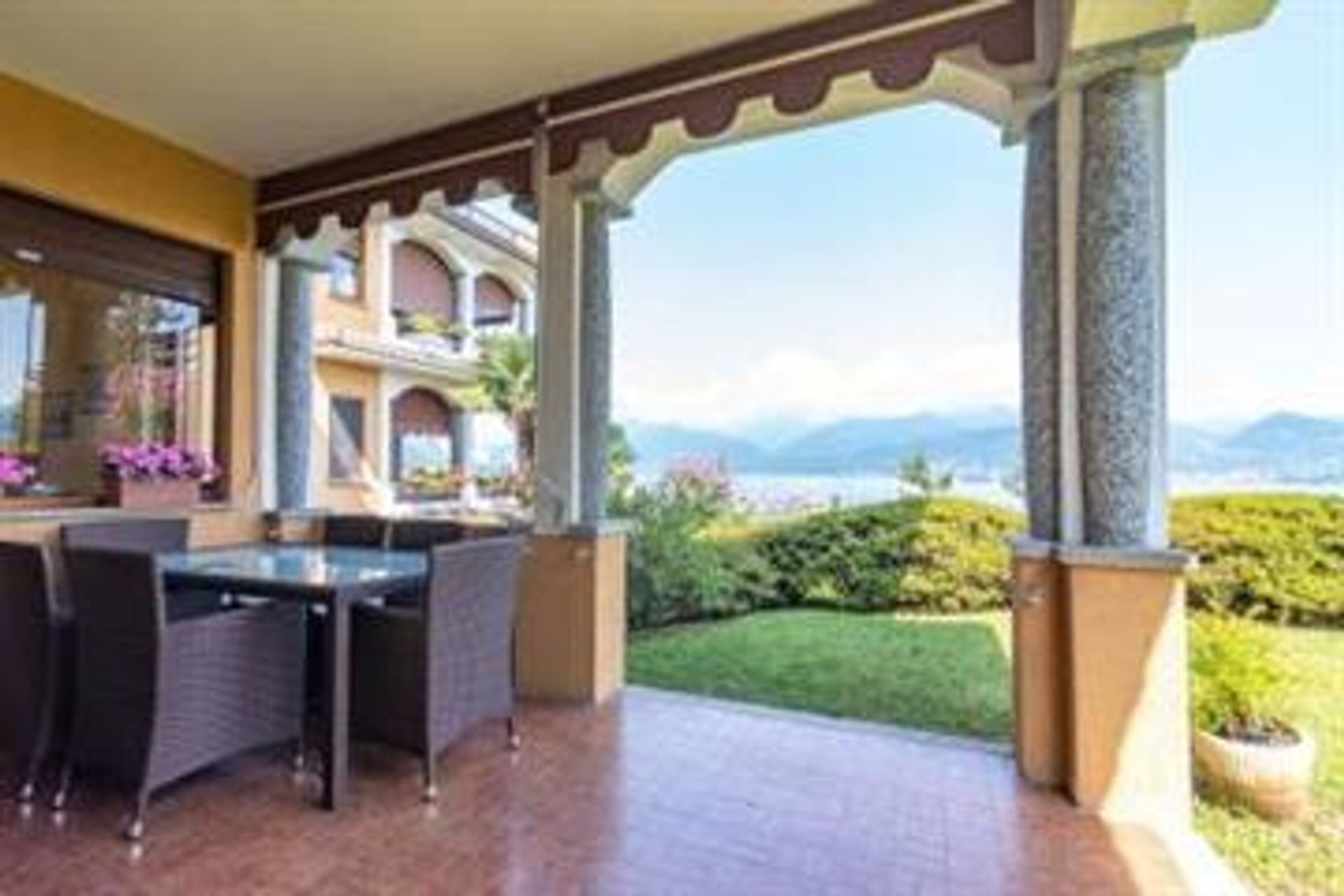 Condominium dans Stresa, Piémont 10126317