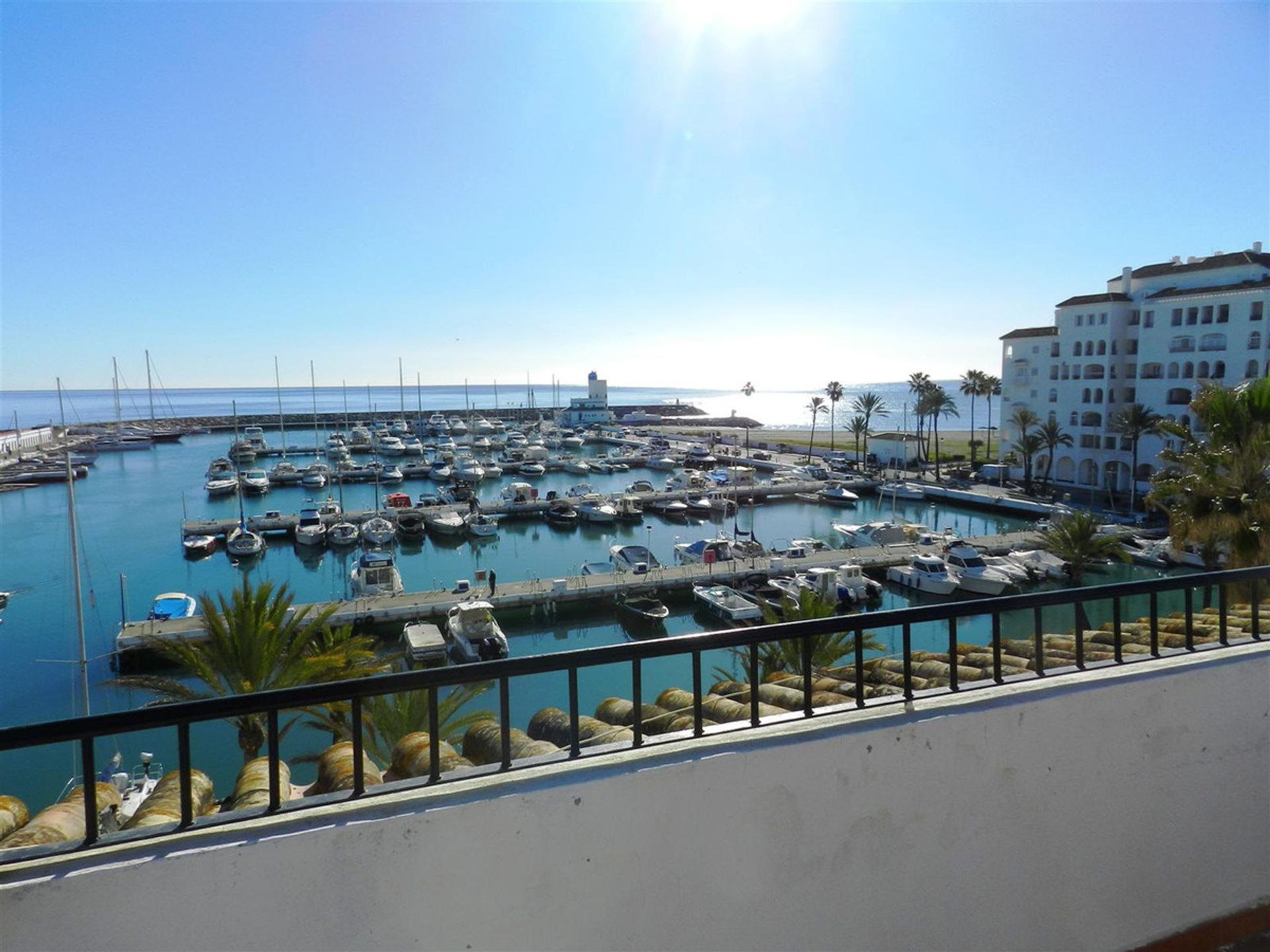 بيت في Puerto de la Duquesa, Andalusia 10127492