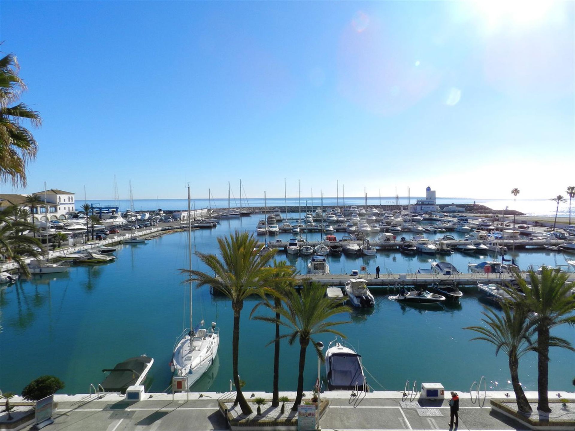 loger dans Puerto de la Duquesa, Andalusia 10127492