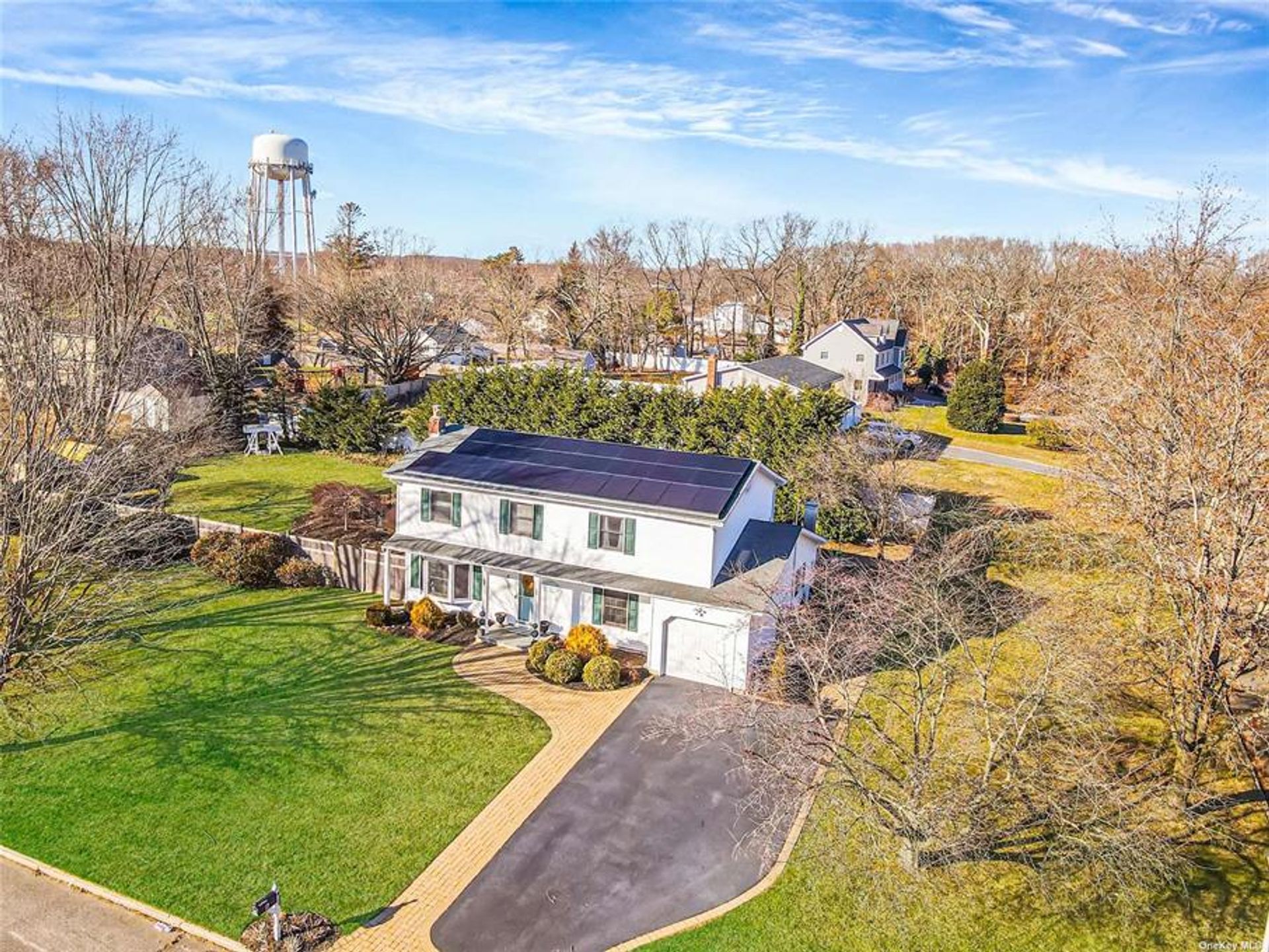 House in Port Jefferson Station, New York 10127534