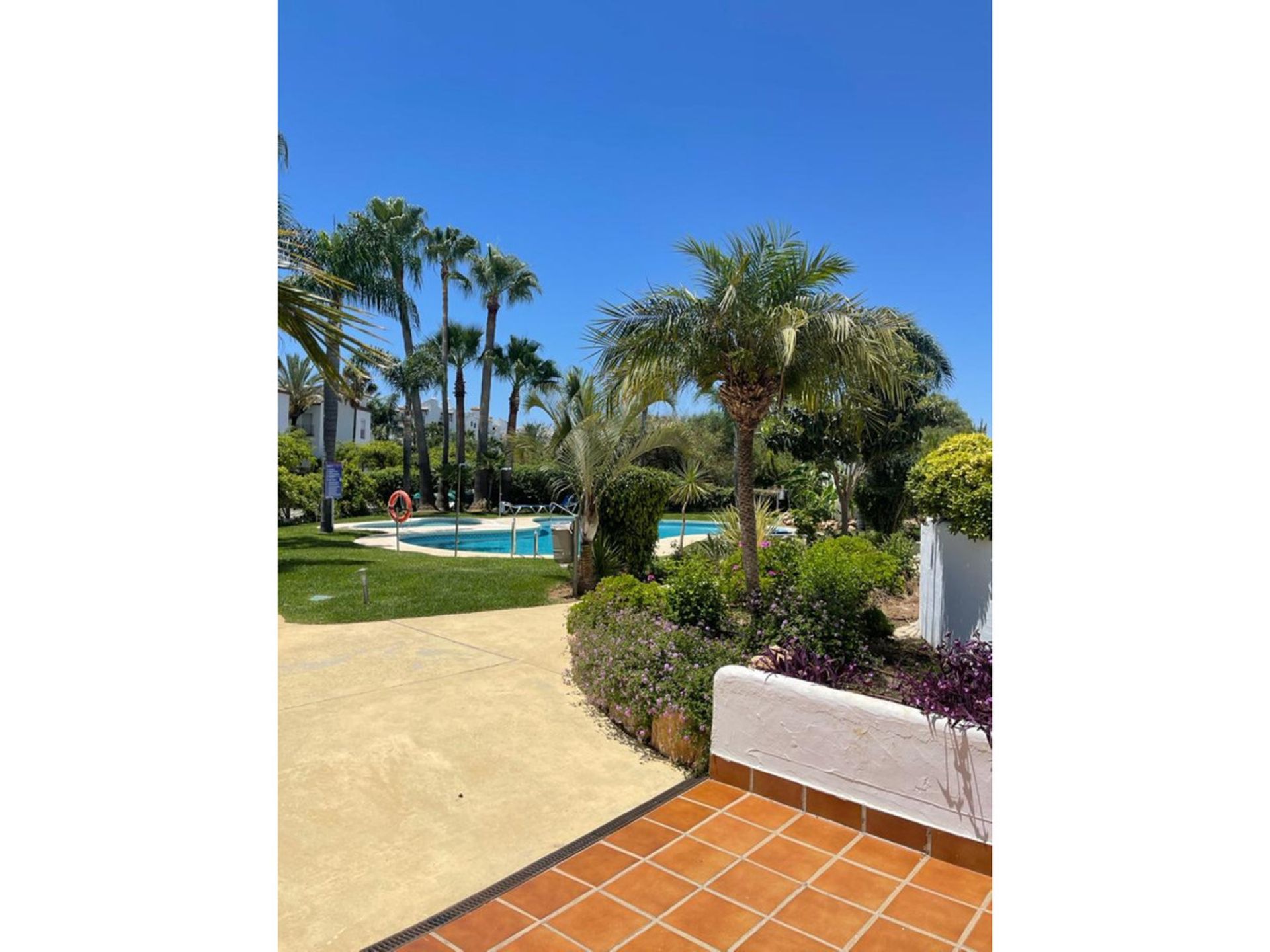 Condominium dans Estepona, Andalucía 10128059