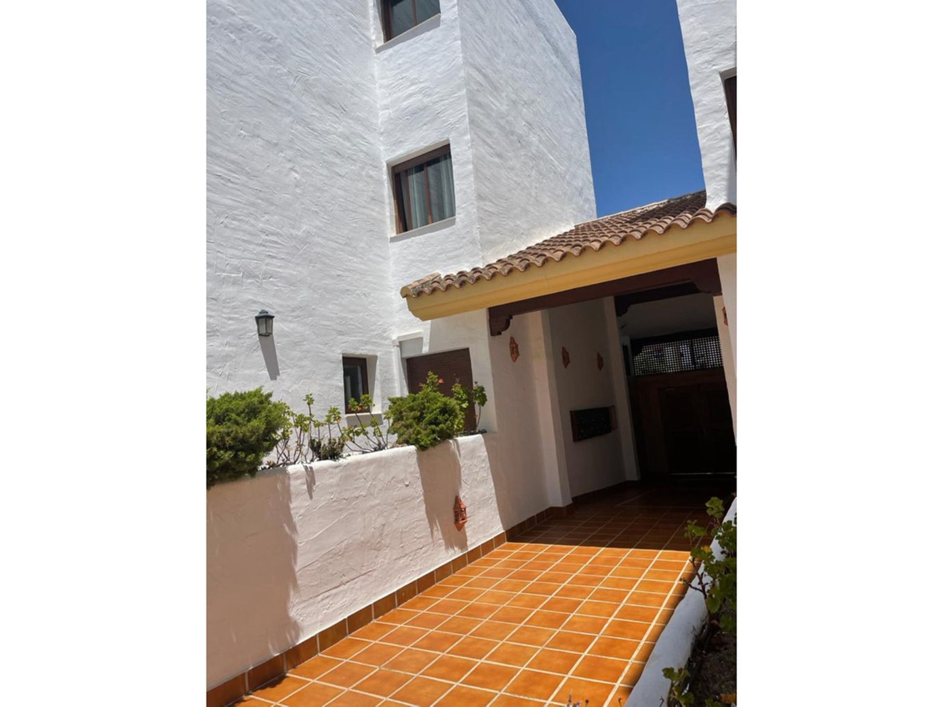 Condominium dans Estepona, Andalucía 10128059