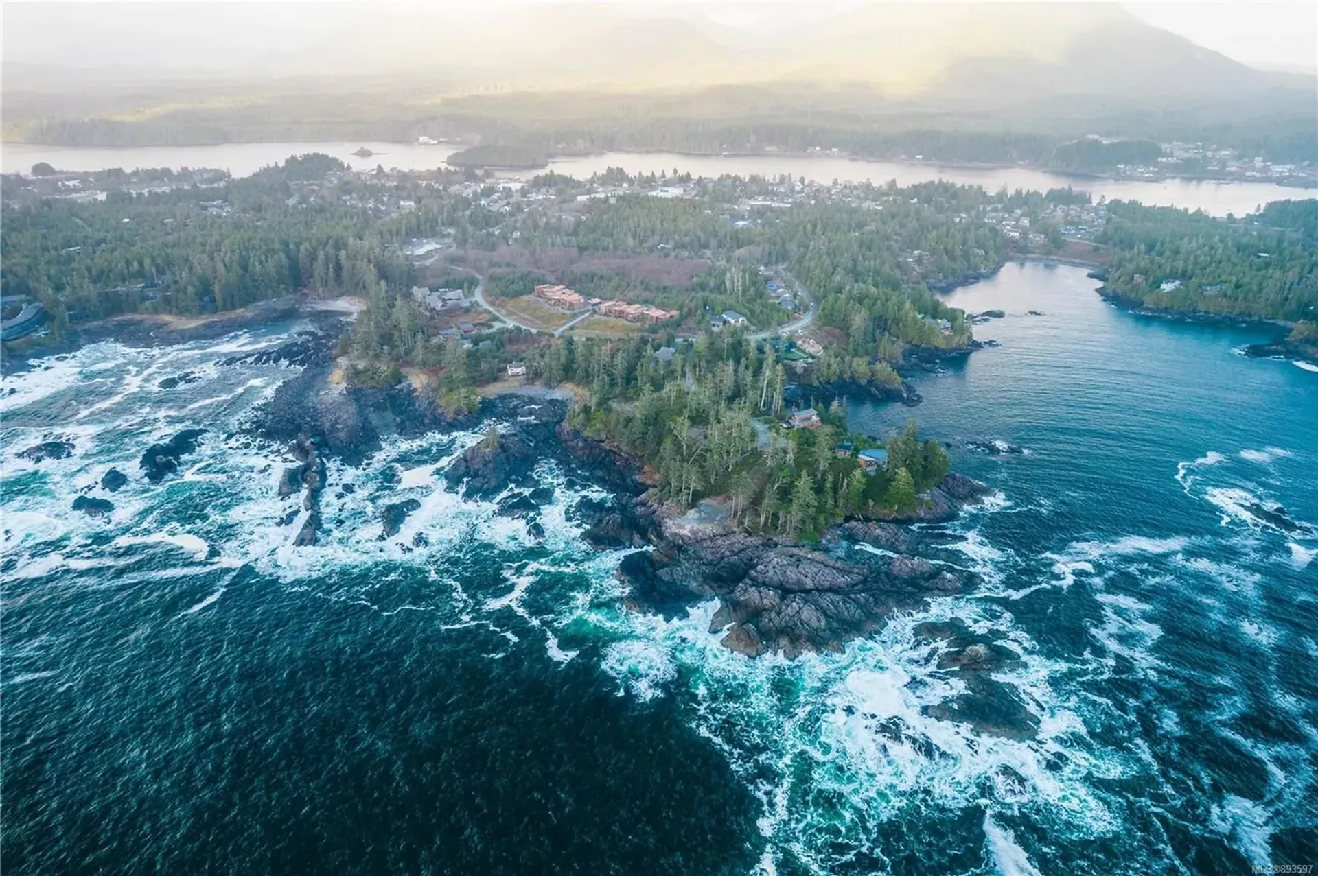 土地 在 Ucluelet, British Columbia 10128571