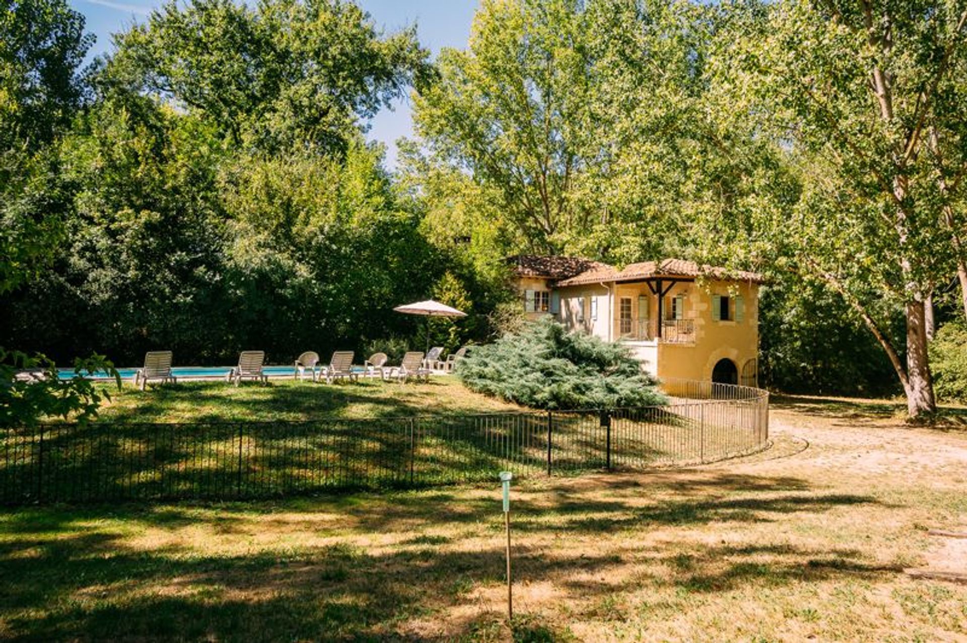 House in Condom, Occitanie 10128976