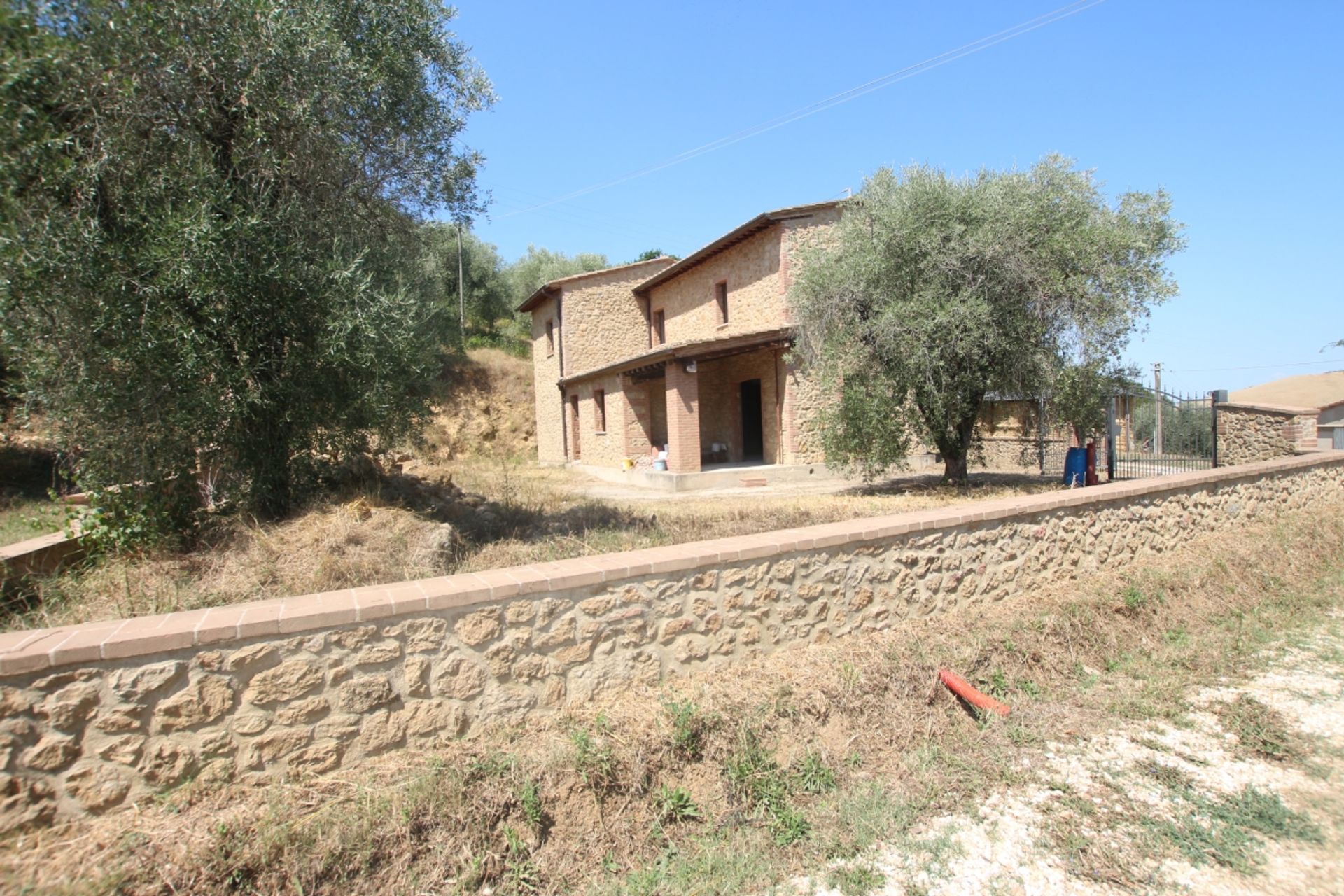 Otro en Volterra, Tuscany 10129554