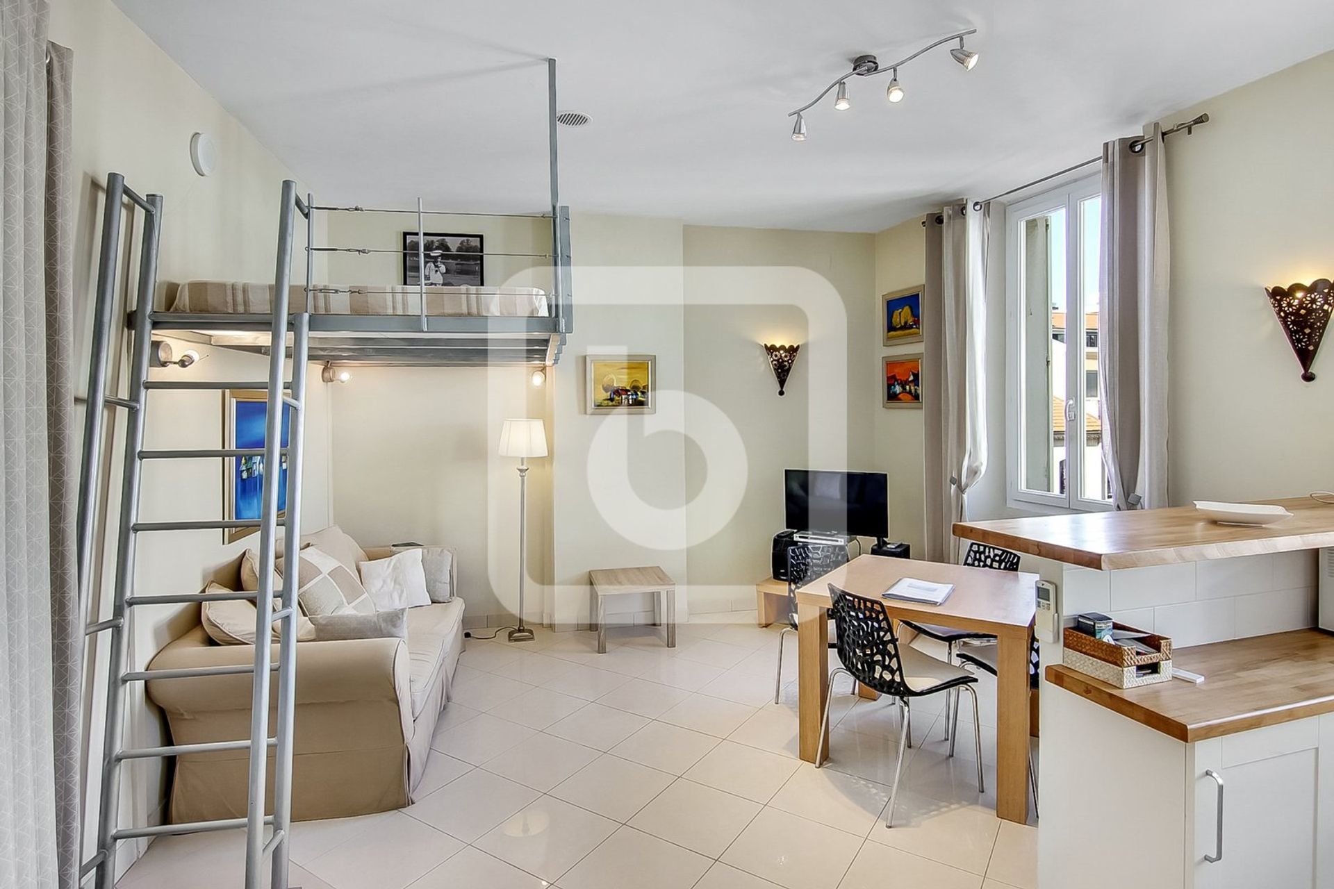 Condominium in Le Cannet, Provence-Alpes-Côte d'Azur 10129591