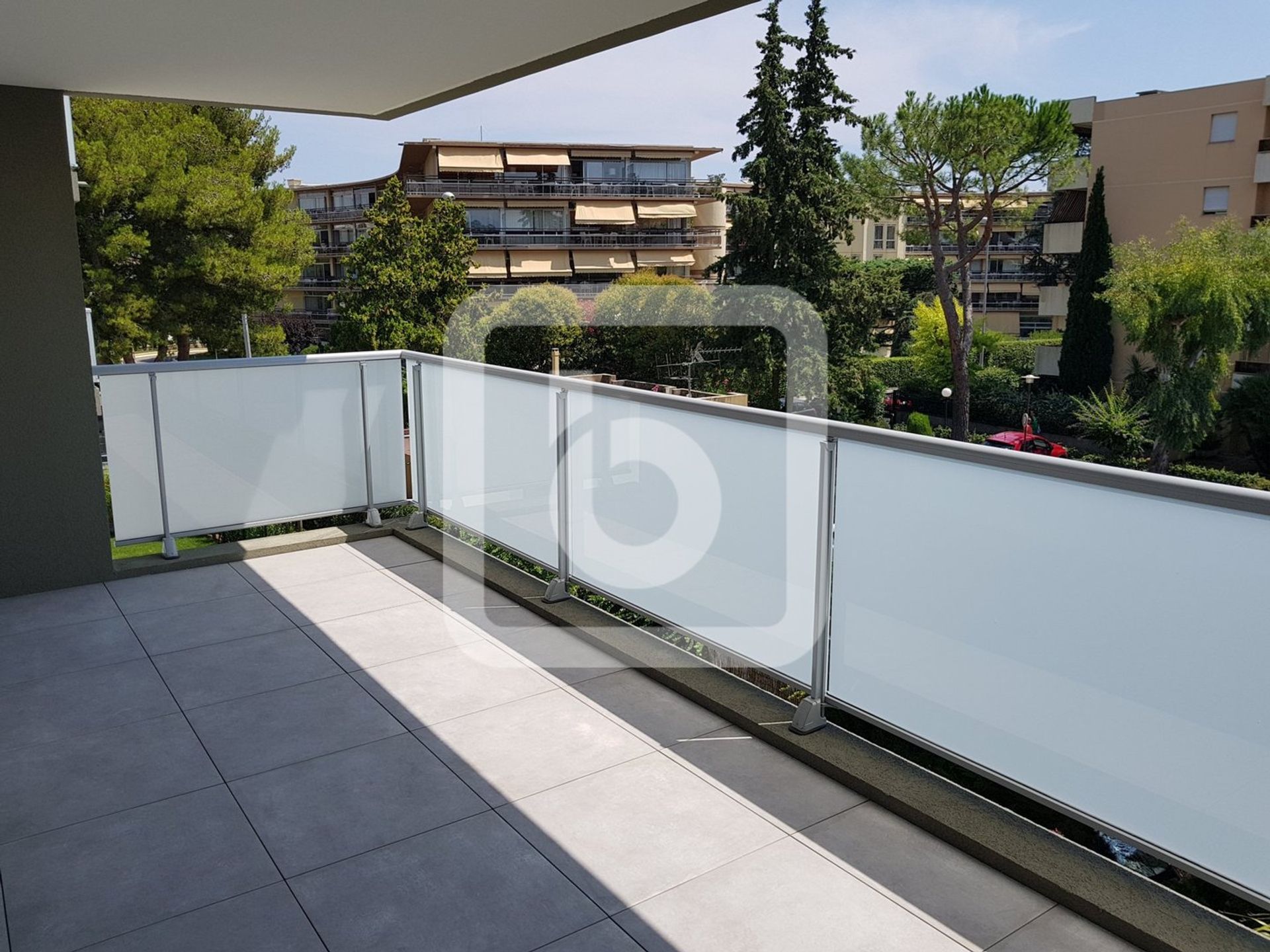 Condominio en Saint-Laurent-du-Var, Provenza-Alpes-Costa Azul 10129600