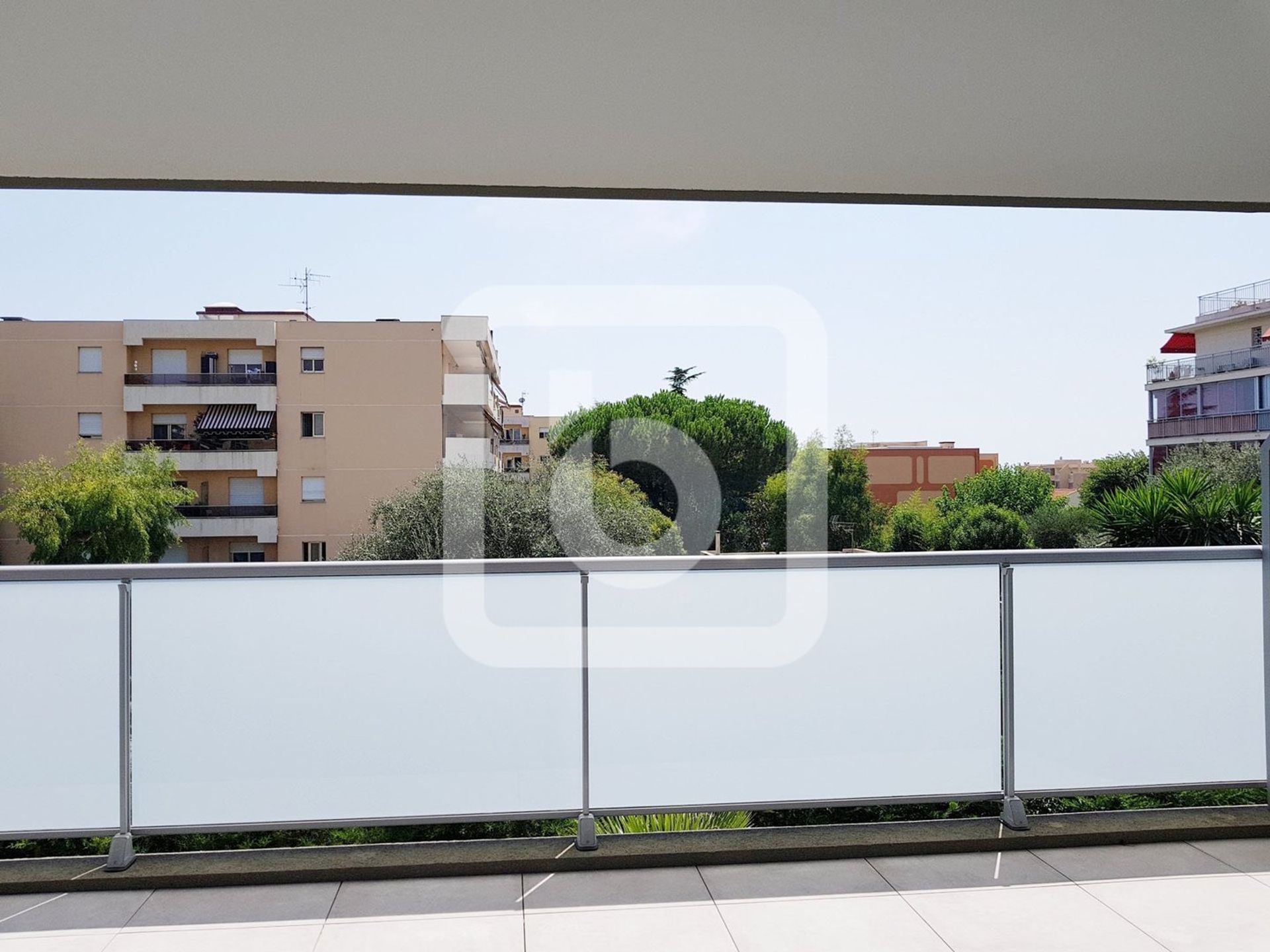 Condominio en Saint-Laurent-du-Var, Provenza-Alpes-Costa Azul 10129600