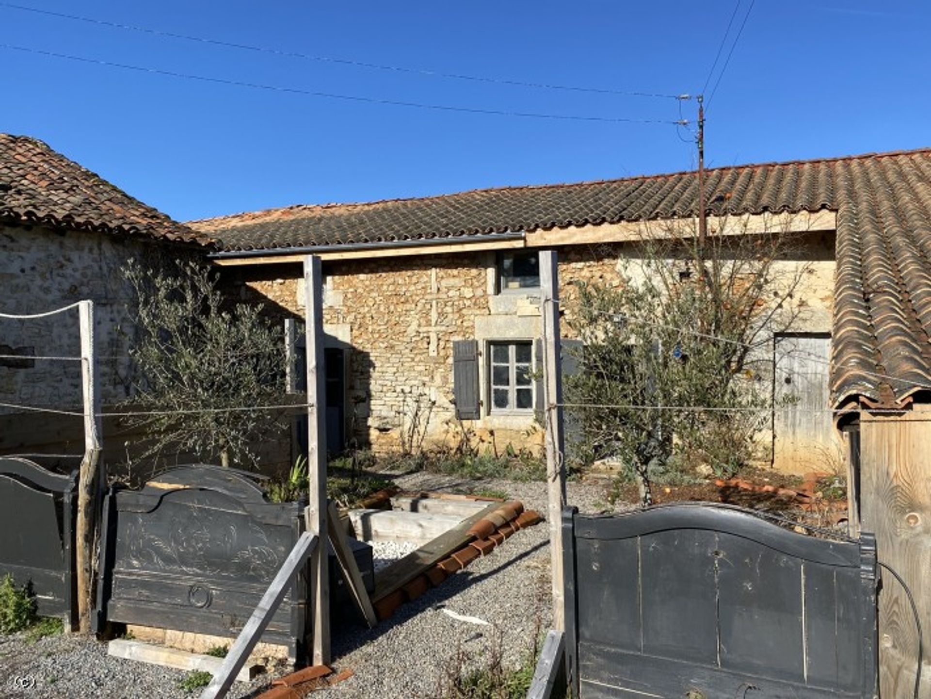 rumah dalam Nanteuil-en-Vallée, Nouvelle-Aquitaine 10129872