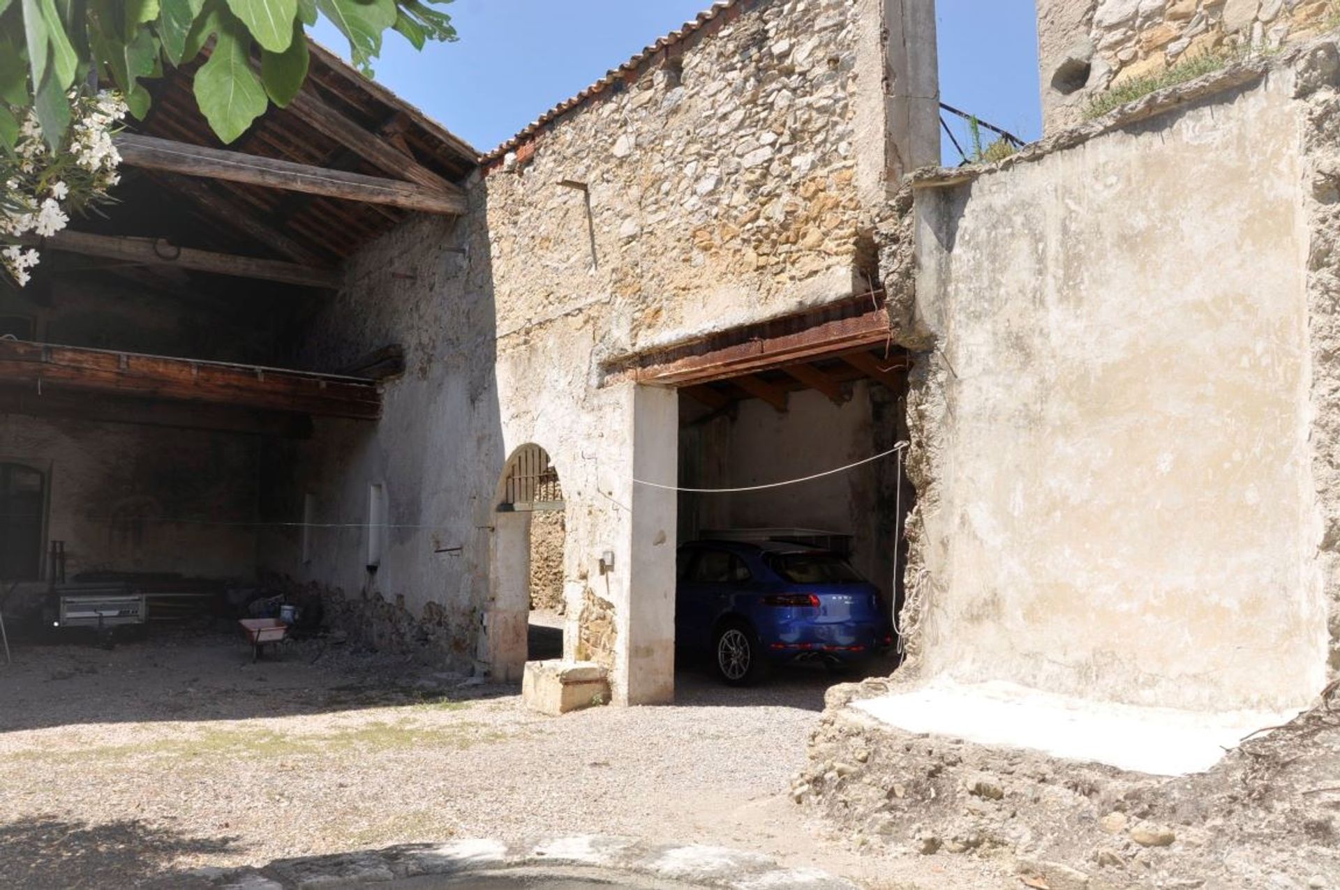 casa no Ouveillan, Occitanie 10129873