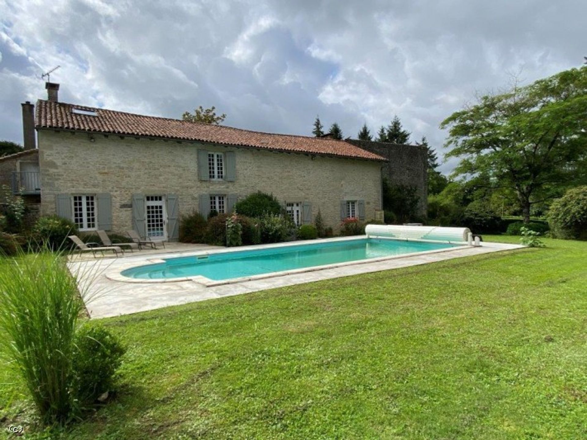 House in Lizant, Nouvelle-Aquitaine 10129931