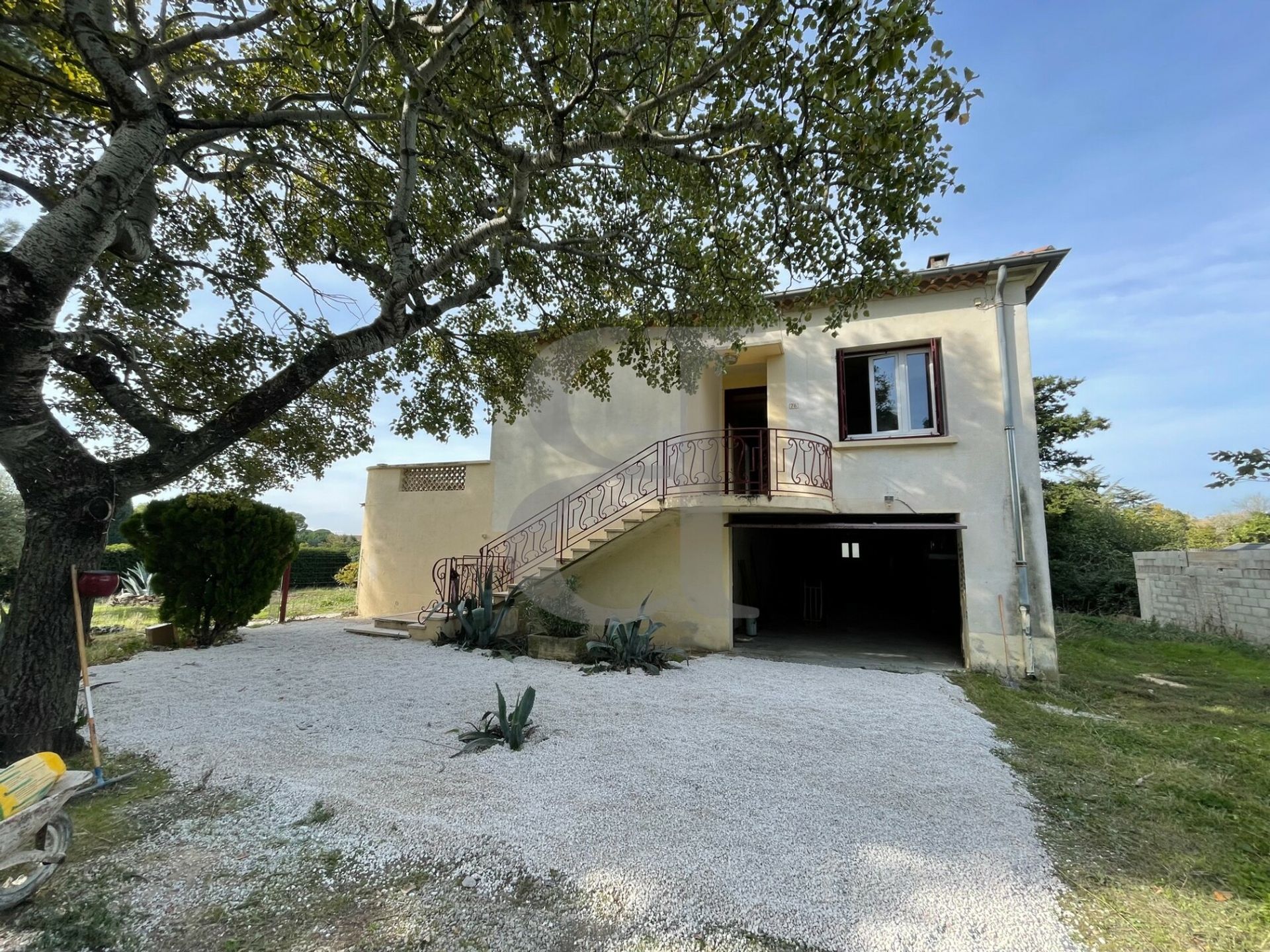 Hus i Sainte-Cécile-les-Vignes, Provence-Alpes-Côte d'Azur 10130903