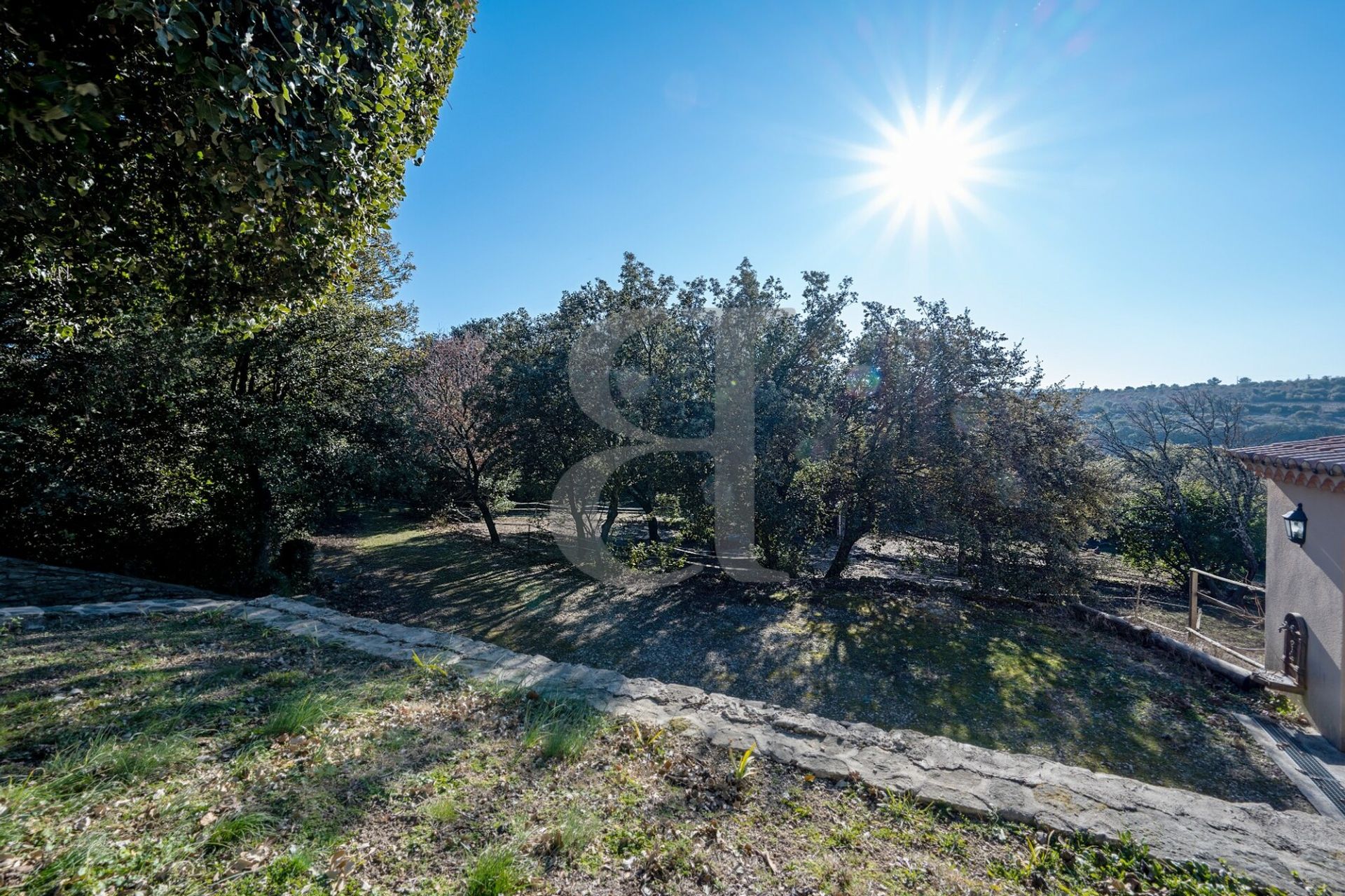 بيت في Pernes-les-Fontaines, Provence-Alpes-Côte d'Azur 10131201