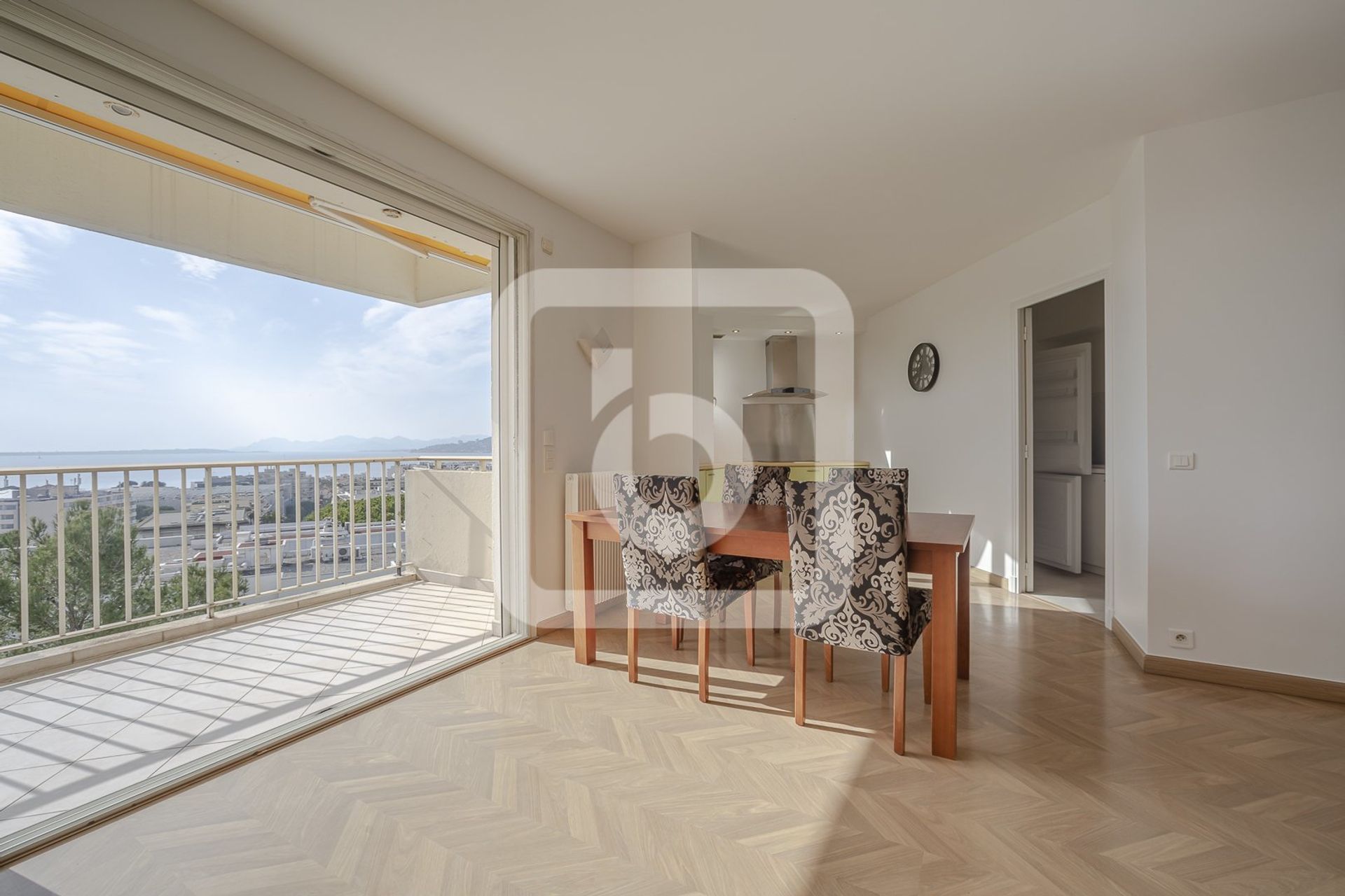 Condominium in Juan-les-Pins, Provence-Alpes-Côte d'Azur 10131954