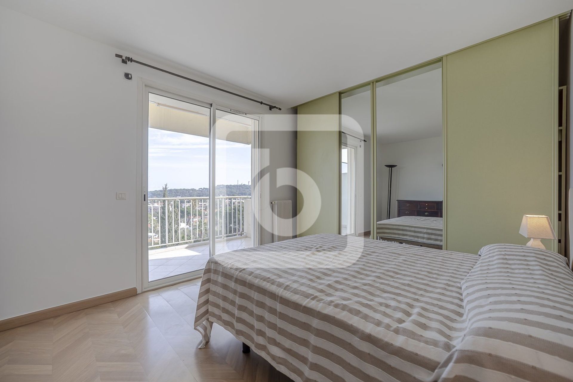 קוֹנדוֹמִינִיוֹן ב Antibes, Provence-Alpes-Côte d'Azur 10131954