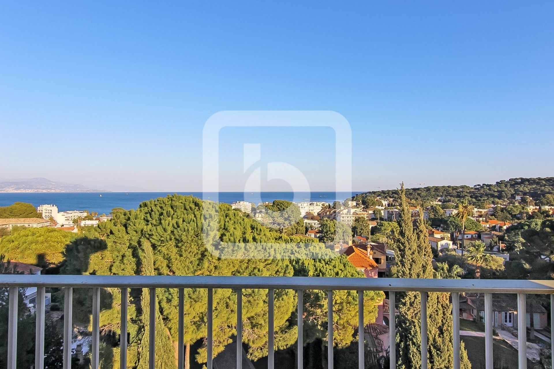 Condominium in Antibes, Provence-Alpes-Côte d'Azur 10131954