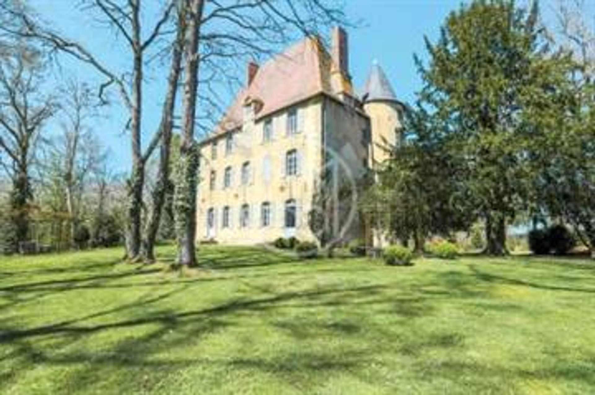 rumah dalam Commentry, Auvergne-Rhône-Alpes 10133678