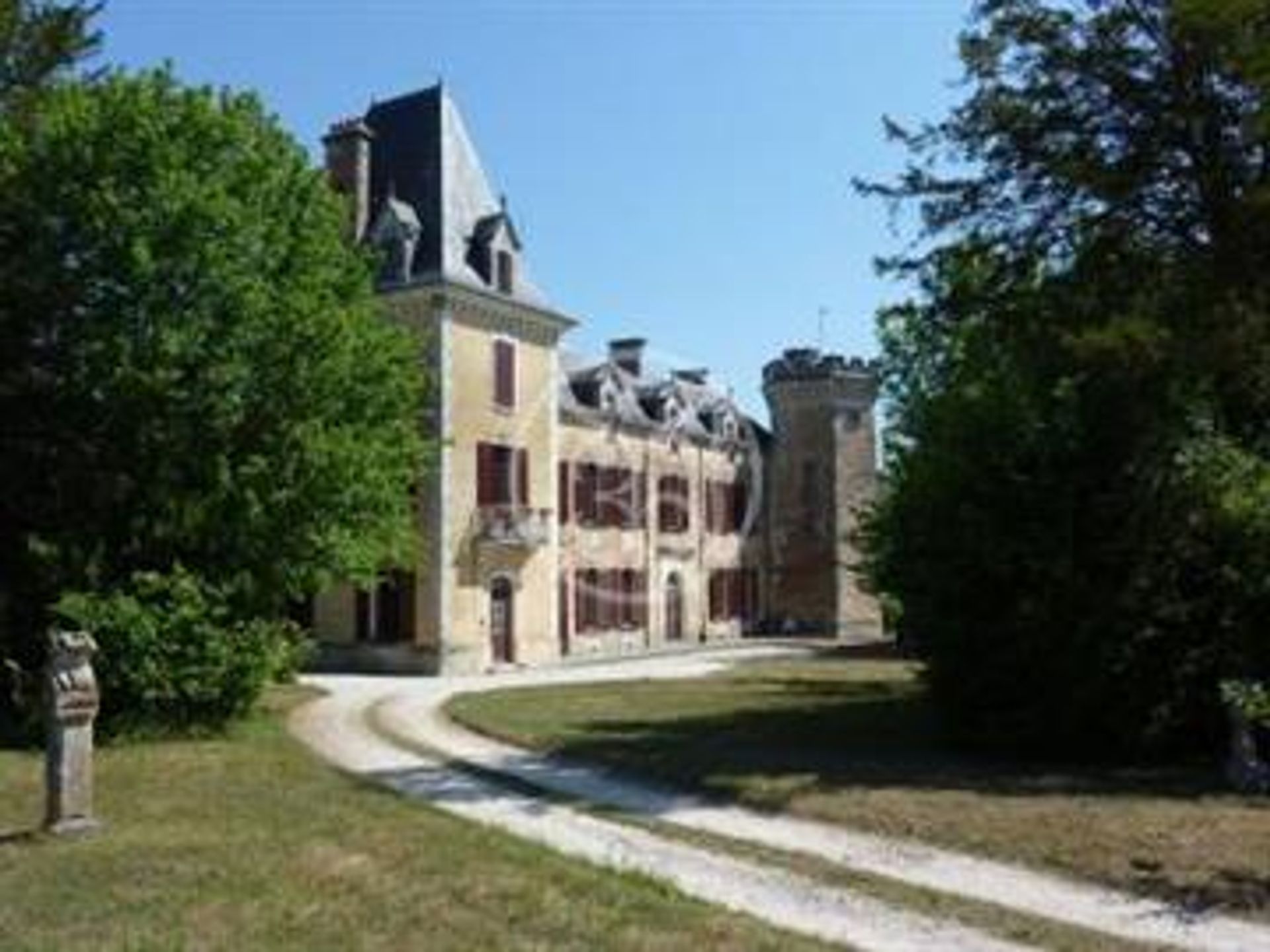 жилой дом в Saint-Jean-d'Angely, Nouvelle-Aquitaine 10133727