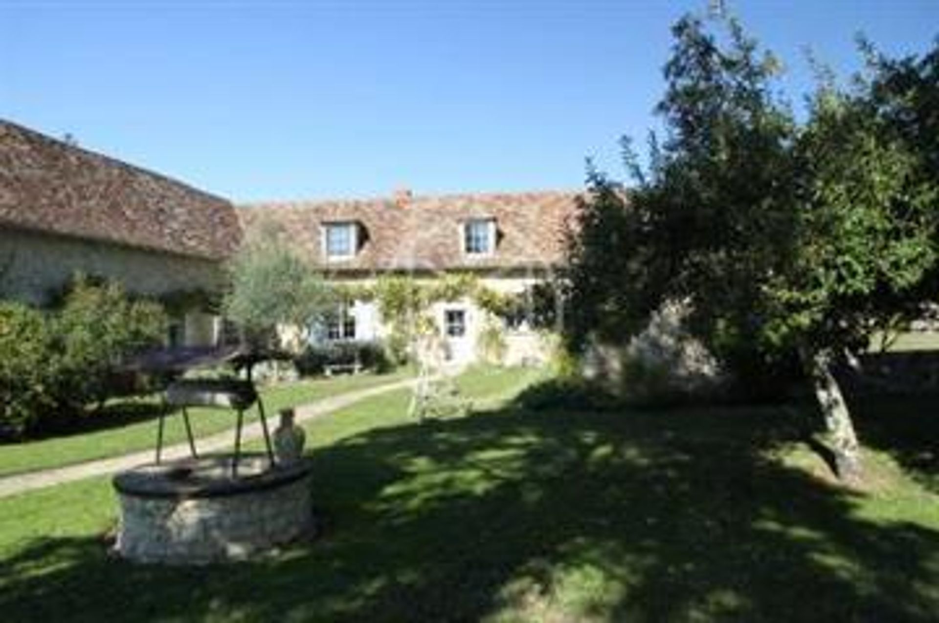 Huis in Bonneuil-Matours, Nouvelle-Aquitaine 10133733