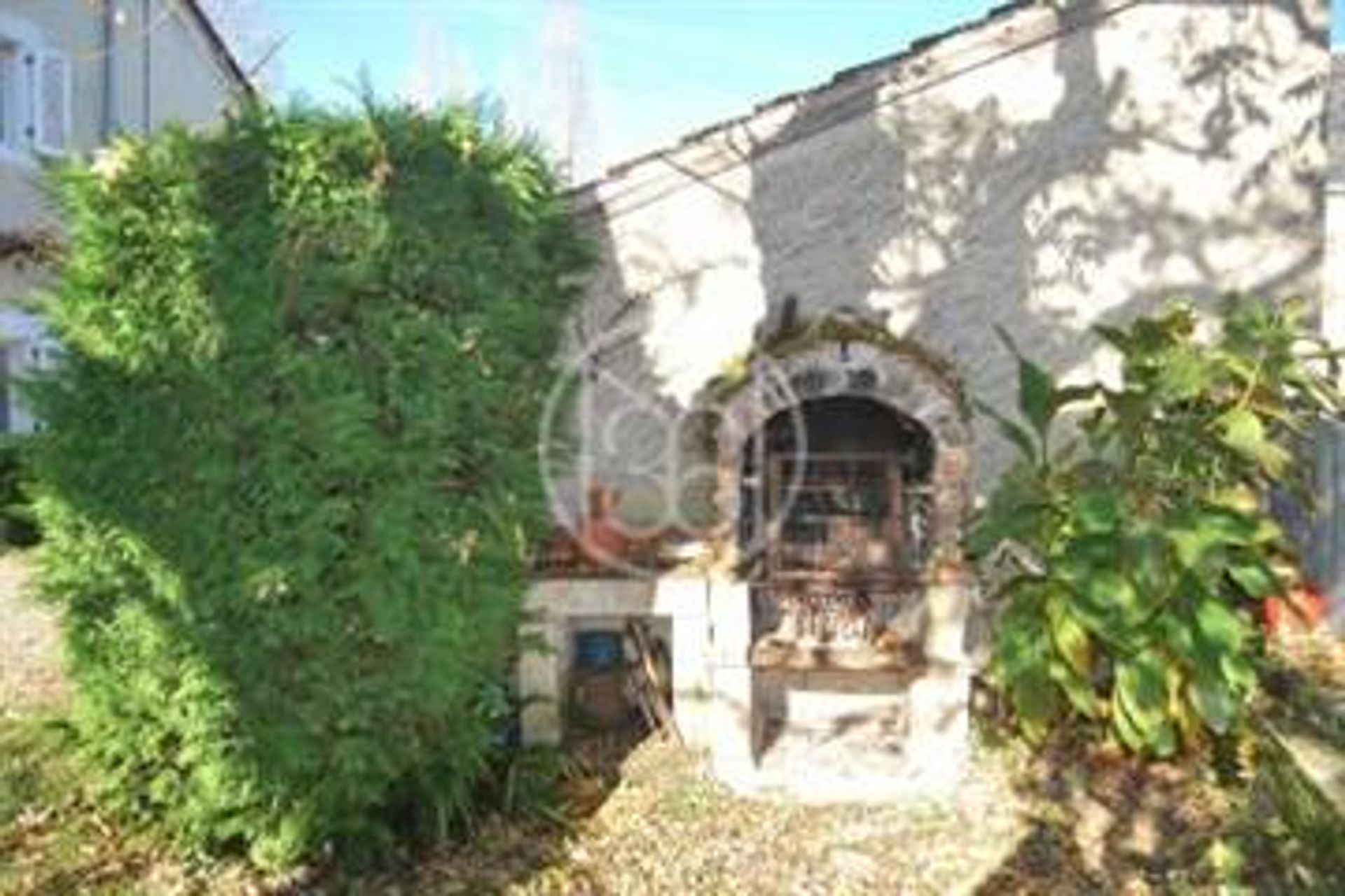 House in La Trimouille, Nouvelle-Aquitaine 10133752