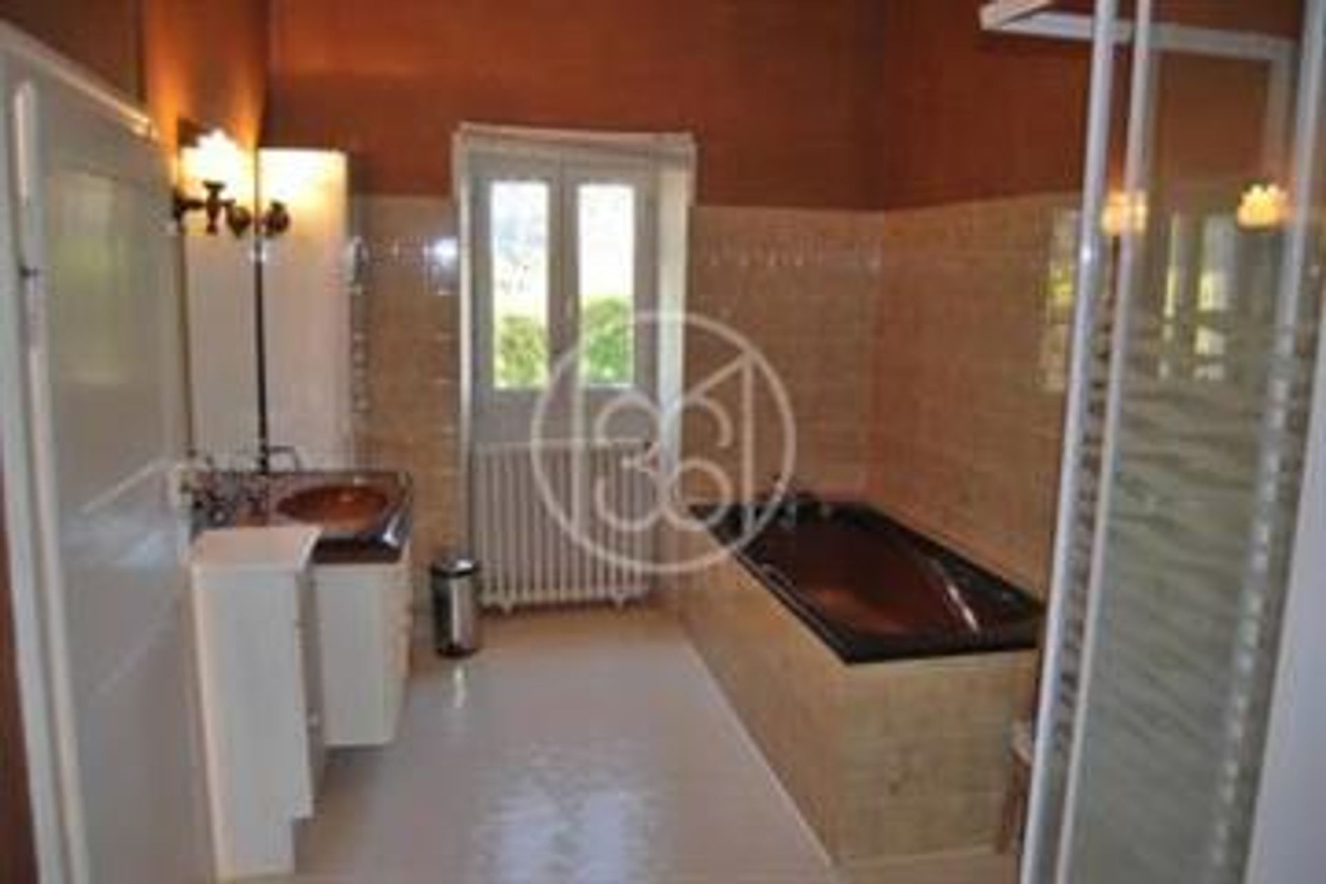 House in La Trimouille, Nouvelle-Aquitaine 10133752