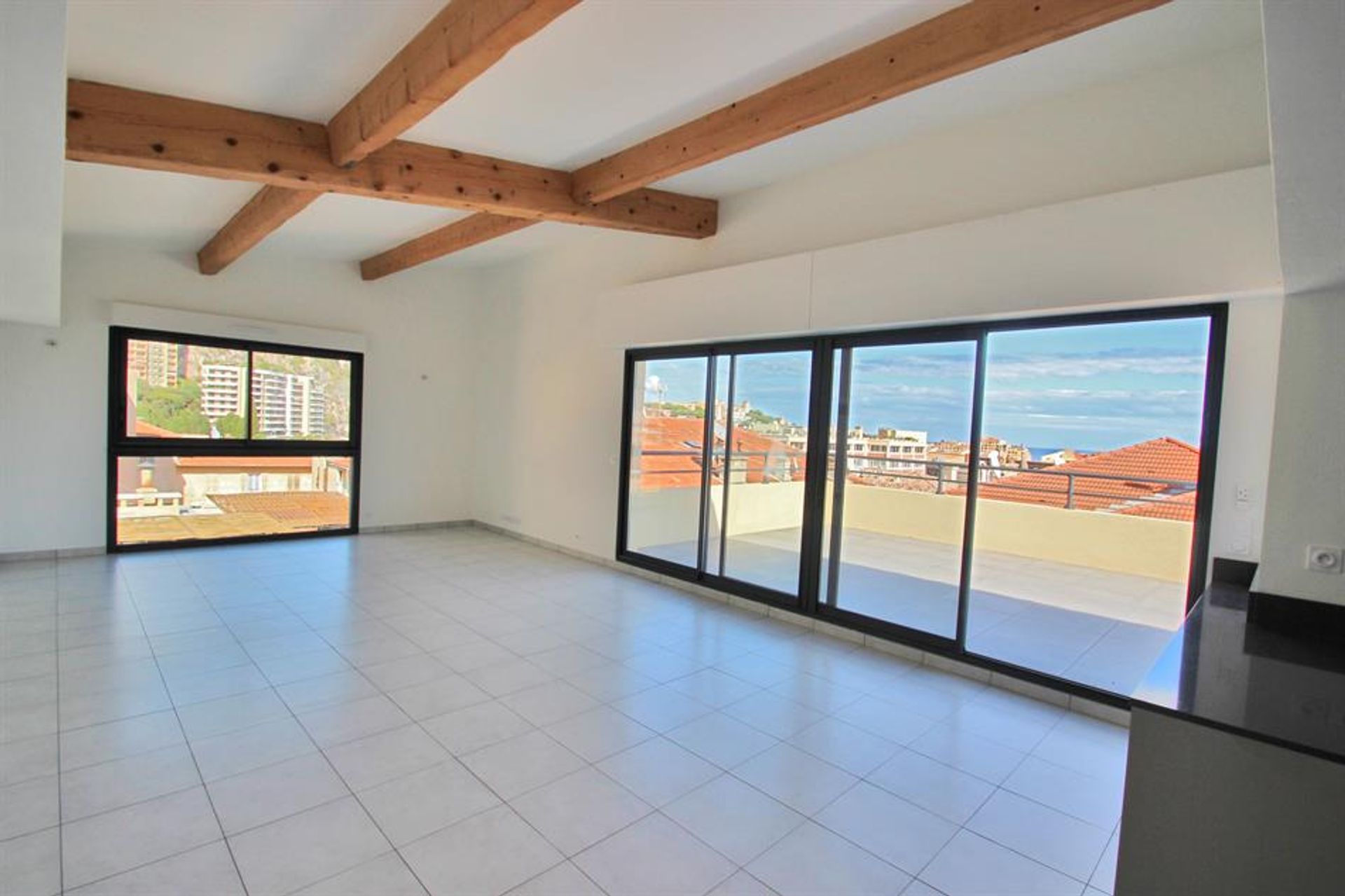 Condominium in Cap-d'Ail, Provence-Alpes-Côte d'Azur 10133794