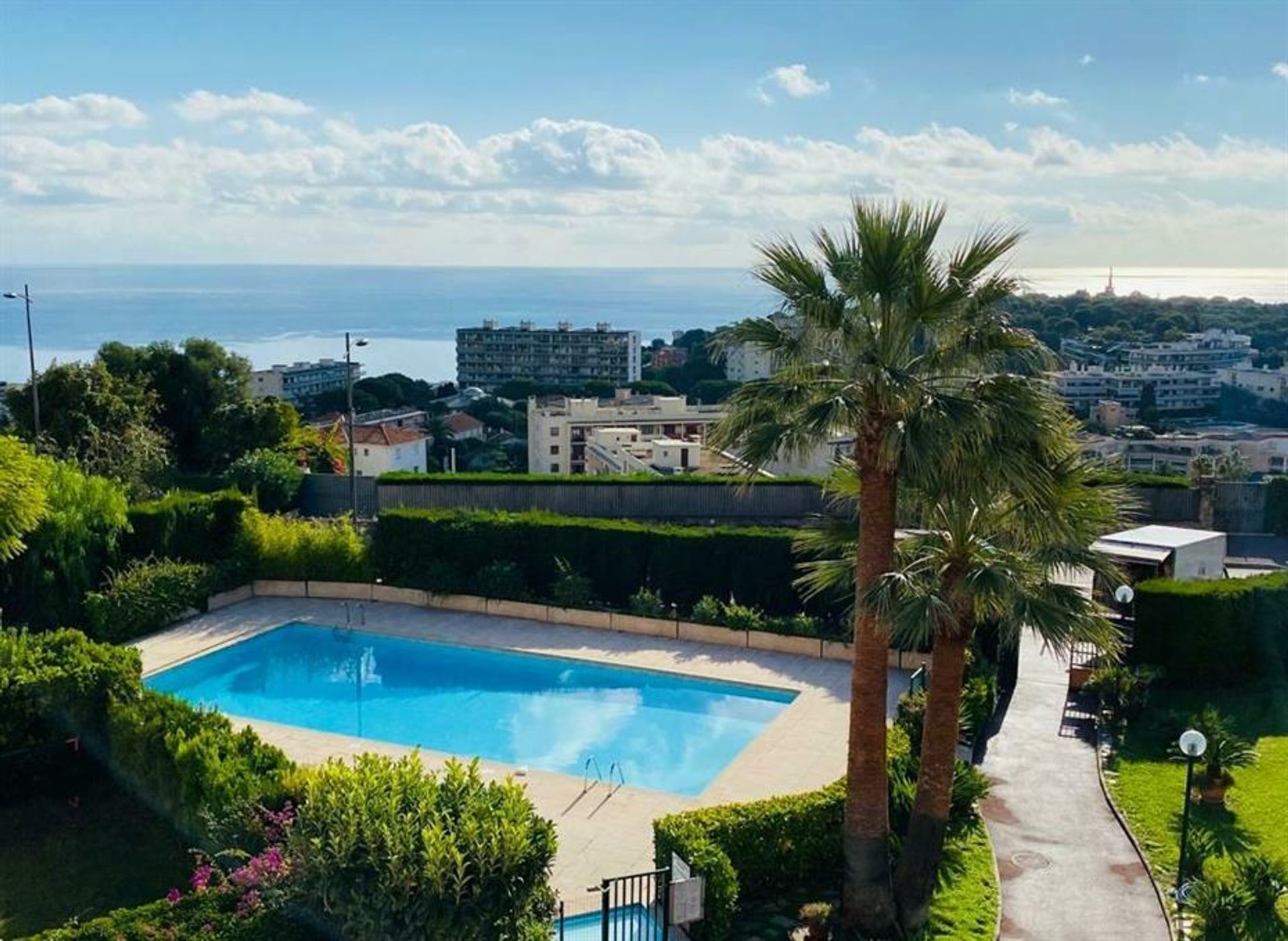 Квартира в Roquebrune-Cap-Martin, Provence-Alpes-Côte d'Azur 10133798