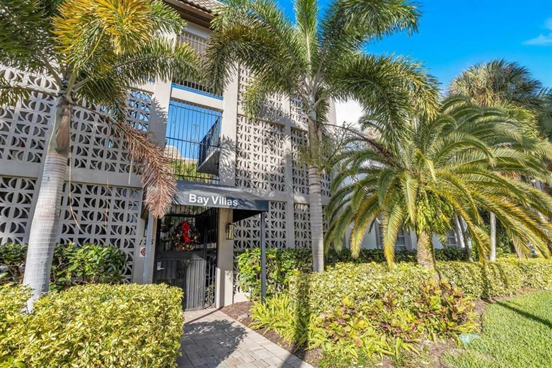 Condominium in St. Petersburg, Florida 10134932