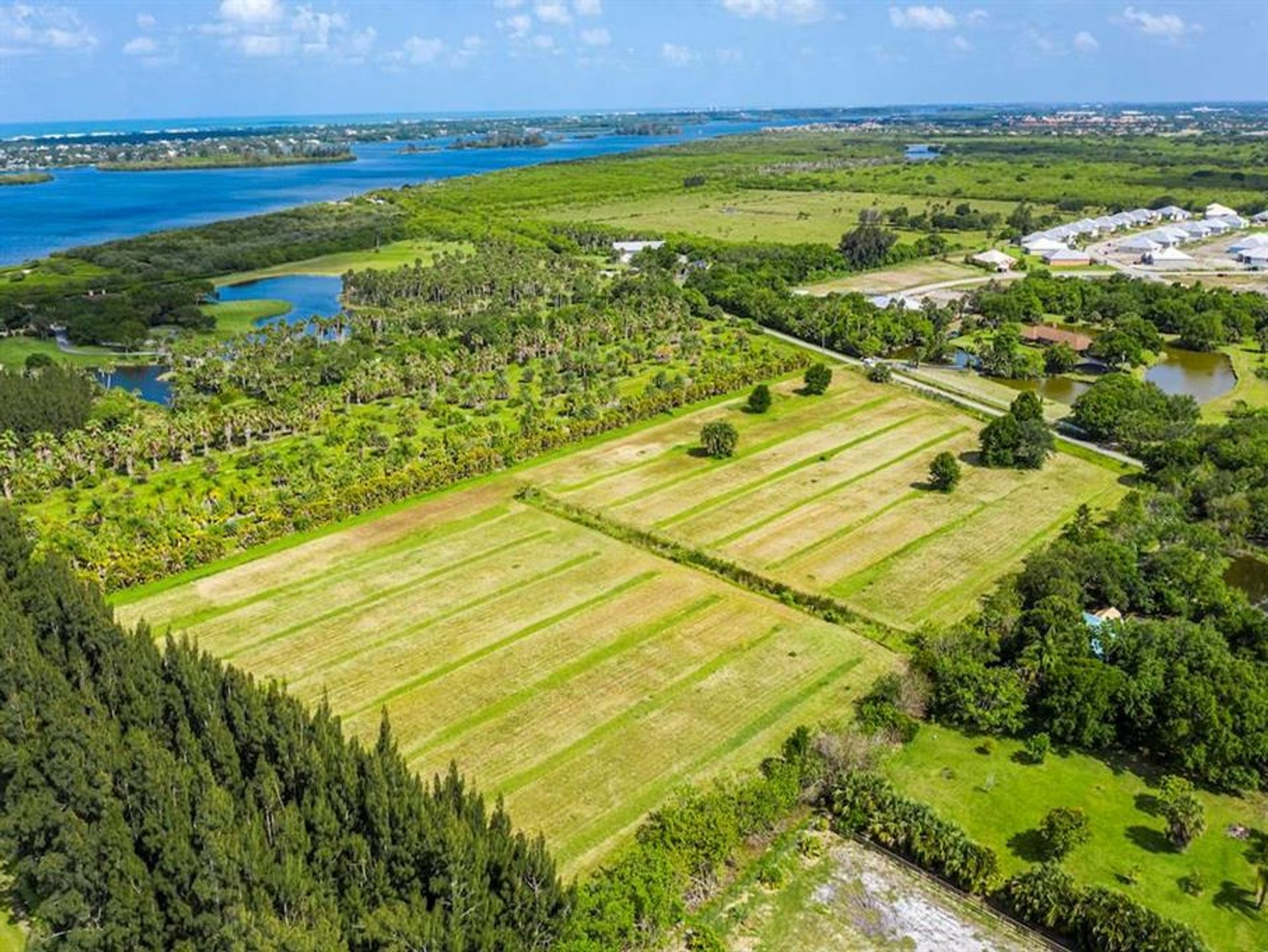 Земельные участки в Winter Beach, Florida 10134985