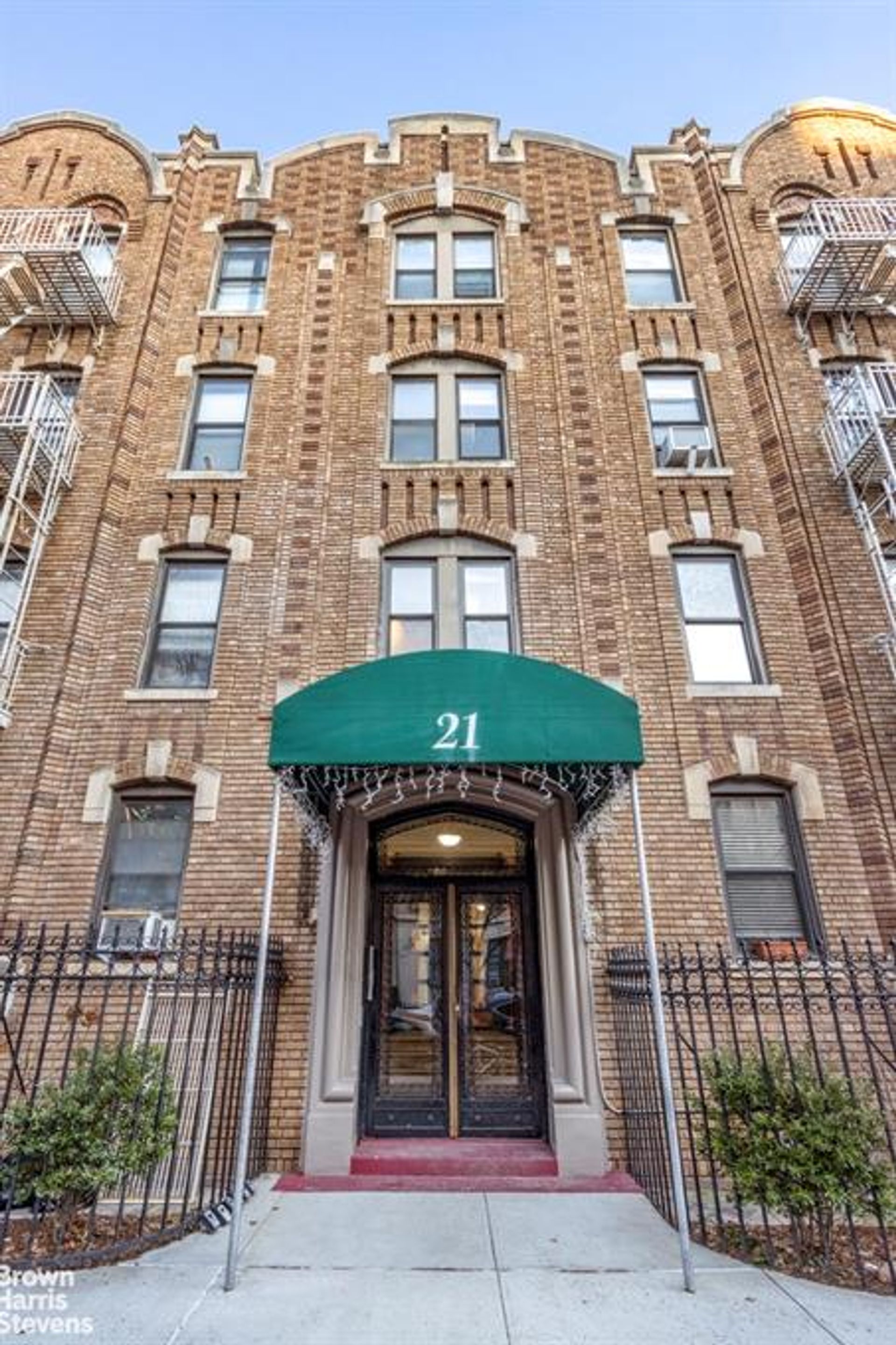 Condominium in , New York 10135067