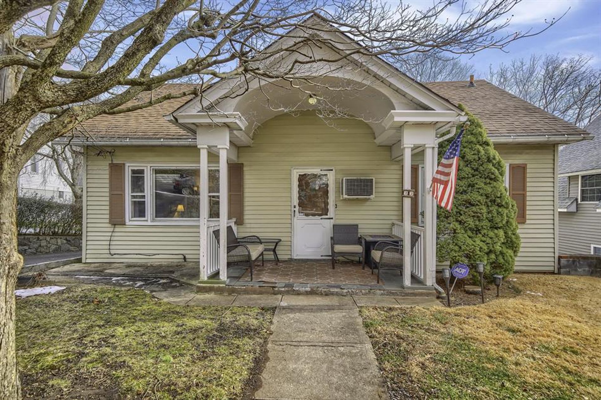 House in White Plains, New York 10135125